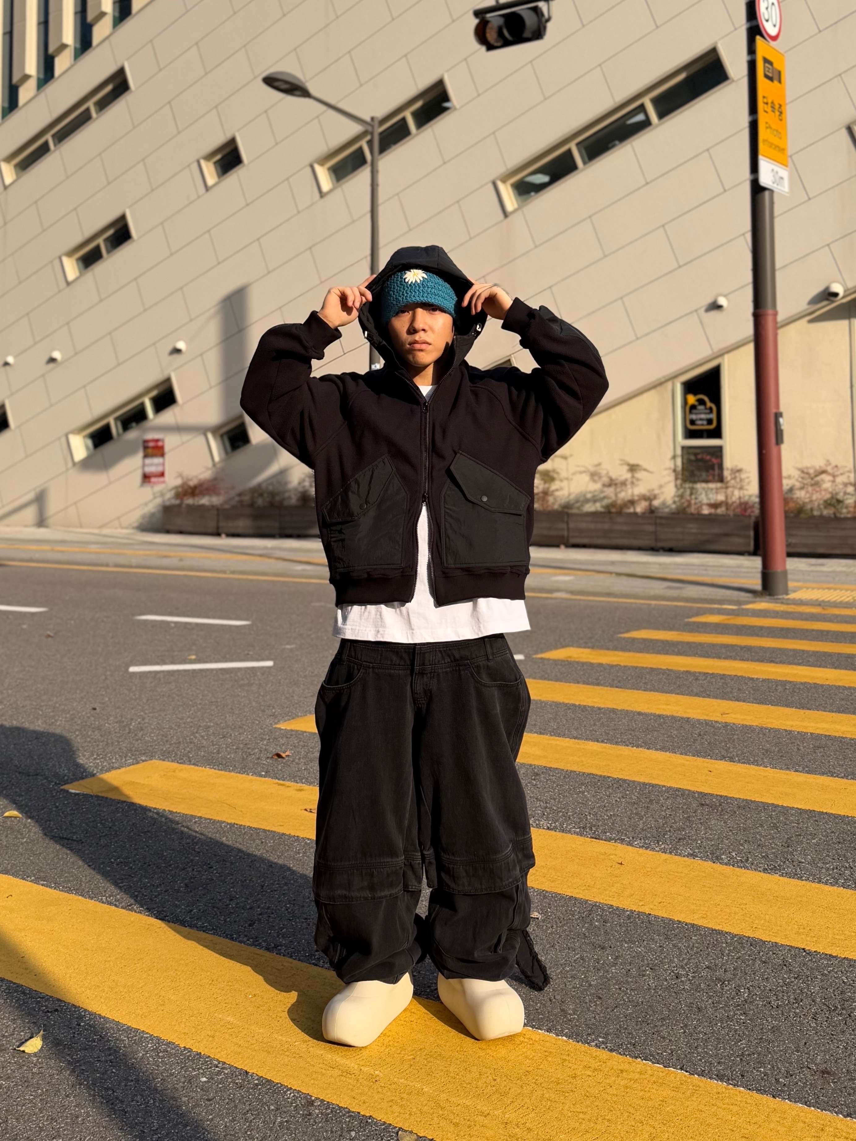 [KREAM 단독] BLR x POG Divided Curved Line Double Buckle Pants Black, Taw&Toe Zerovity Murff Black 착용 스타일 - 5