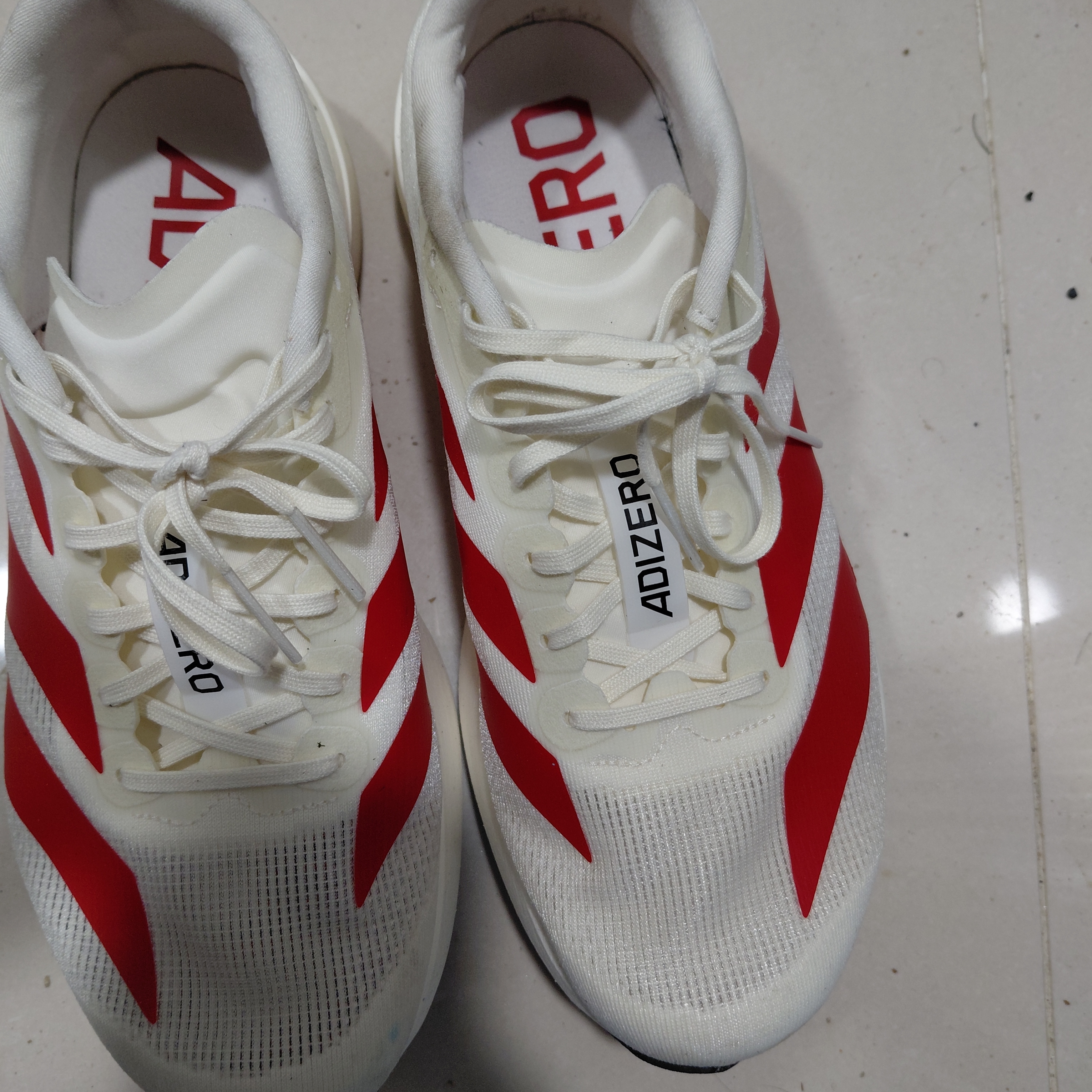 Adidas Adizero EVO SL Off White Better Scarlet 착용 스타일