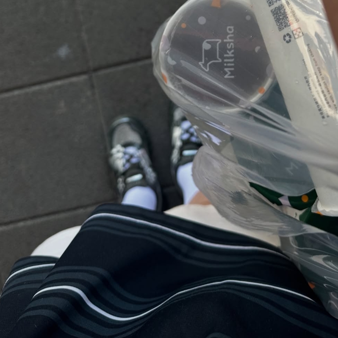 Asics x Cecilie Bahnsen Gel-Kayano 20 Olive 착용 스타일
