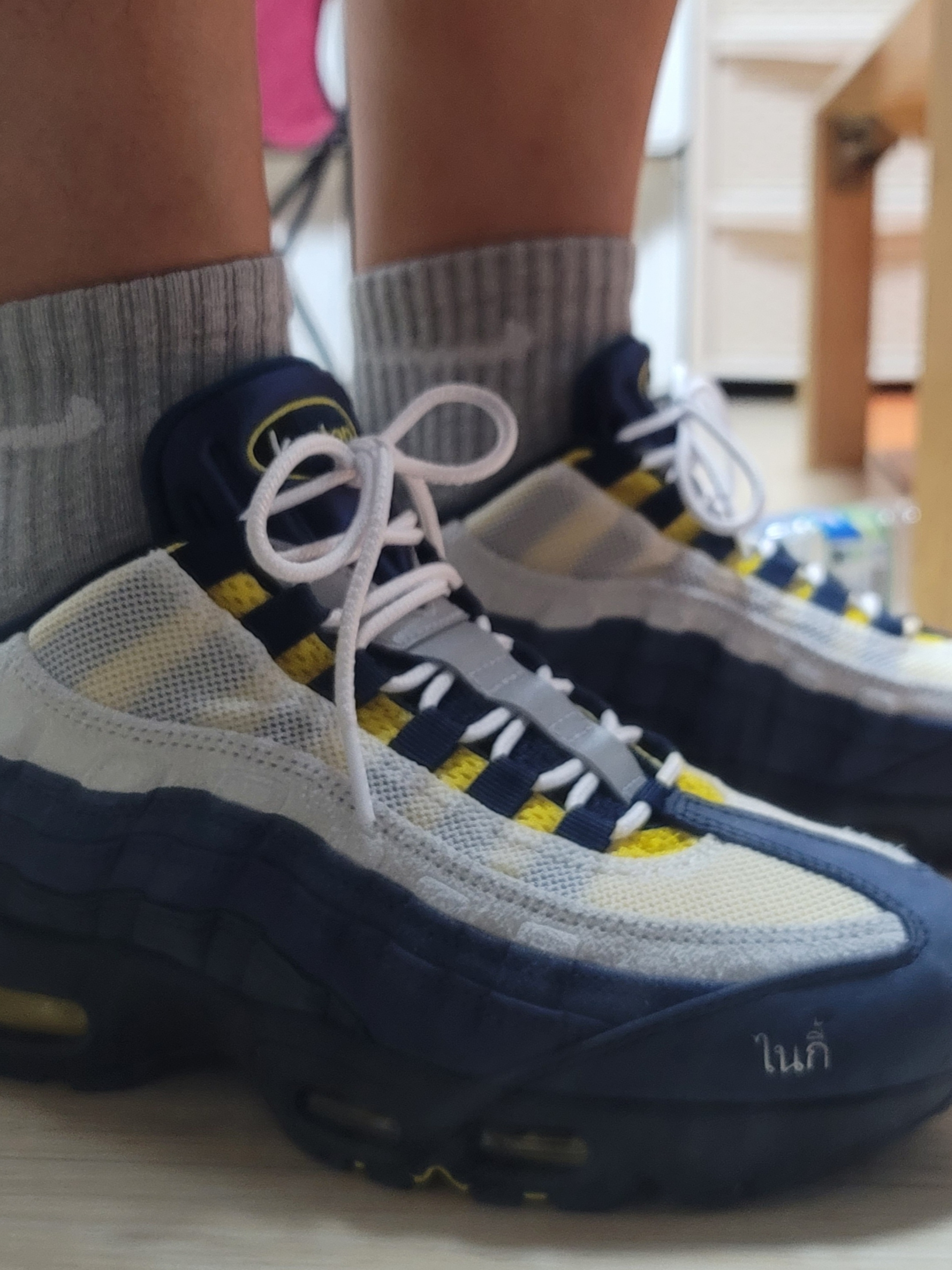 Nike x Eric Koston SB Air Max 95 Obsidian and Speed Yellow 착용 스타일 - 5