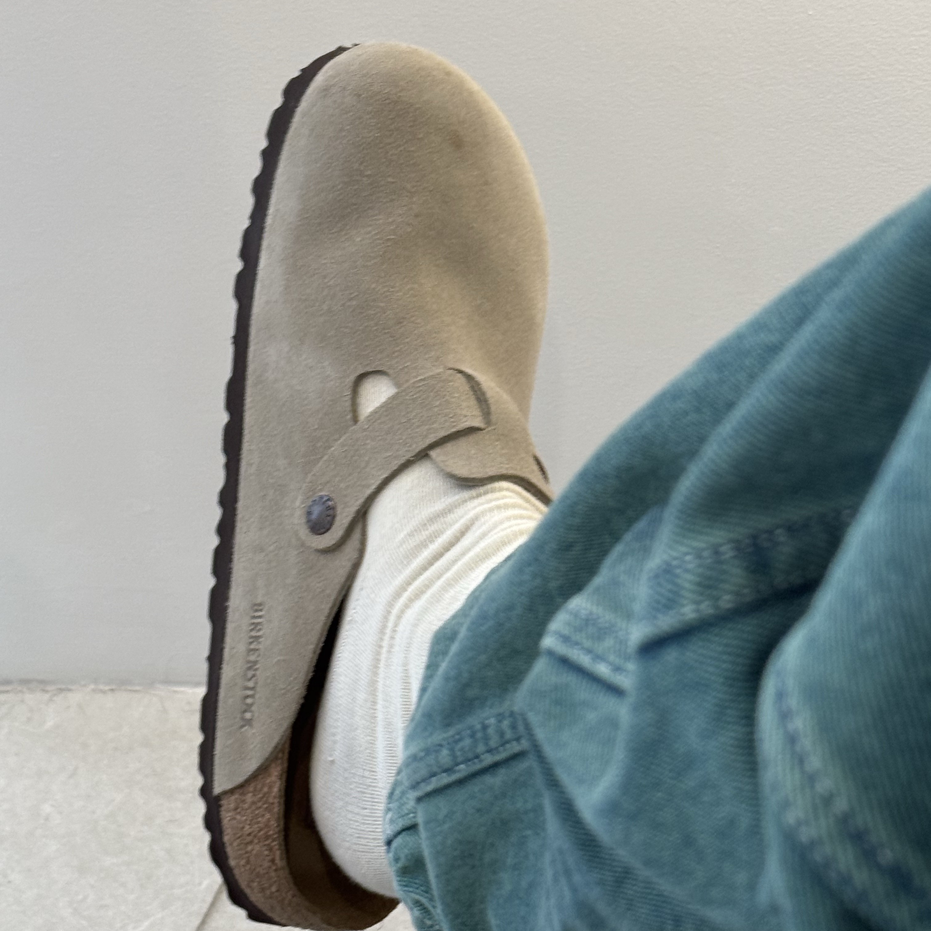 Birkenstock Boston Soft Footbed Taupe - Regular 착용 스타일