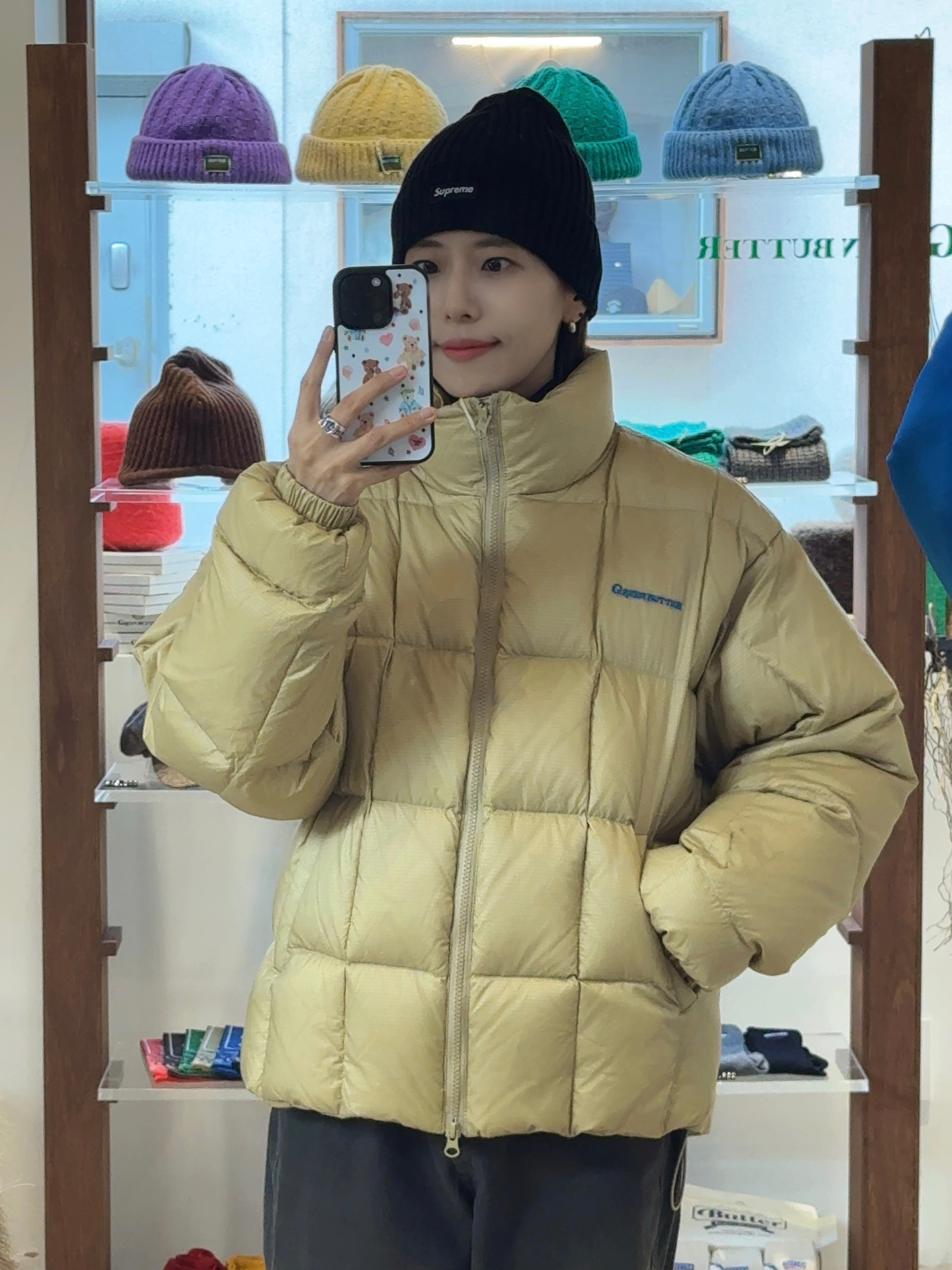 Supreme Overdyed Beanie Black, Adidas Spezial Handball Core Black 착용 스타일 - 1