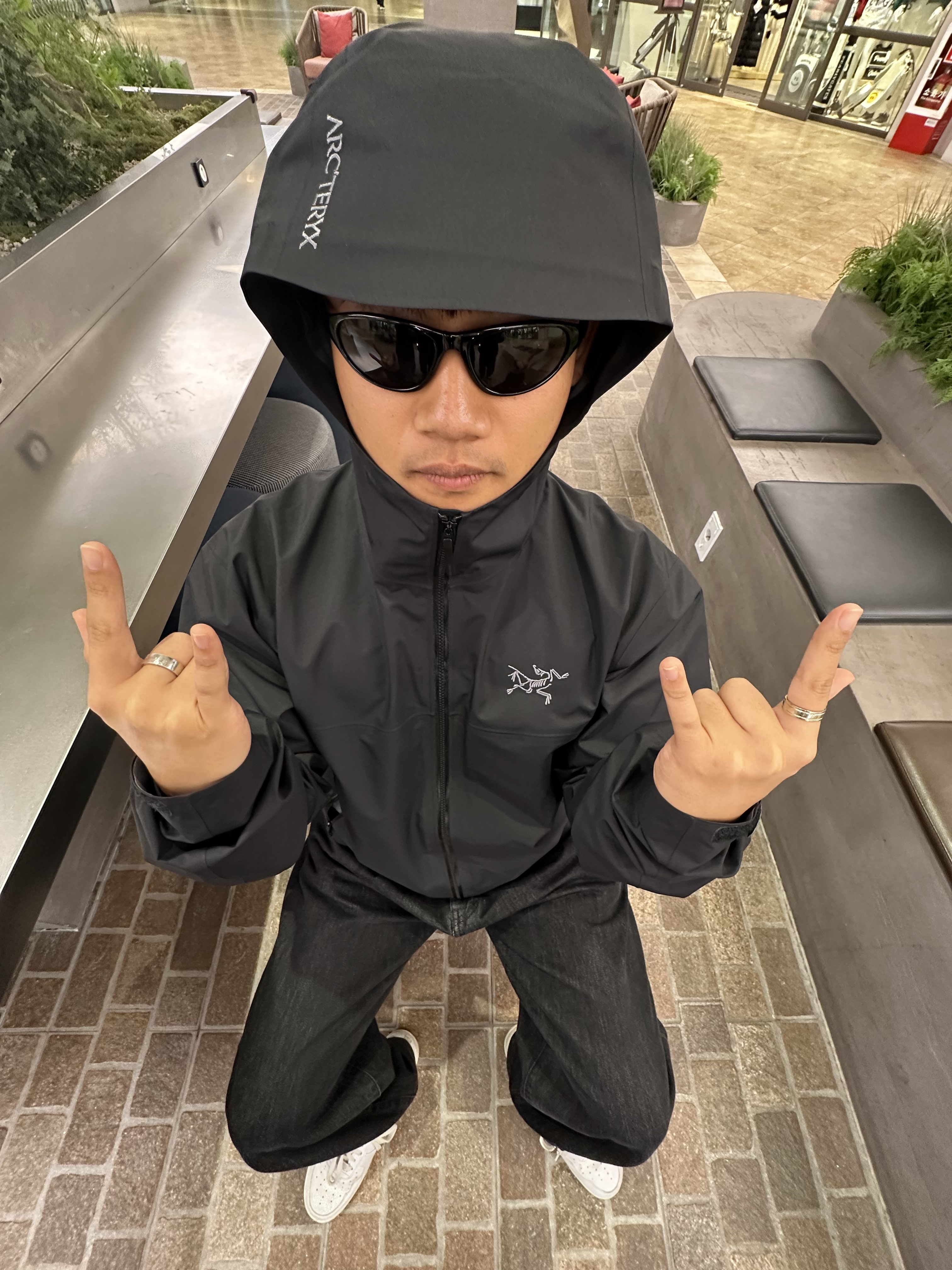 Arc'teryx Beta Jacket Black, Montbell Polarized Trekking Glasses Black Black - 25FW 착용 스타일 - 2