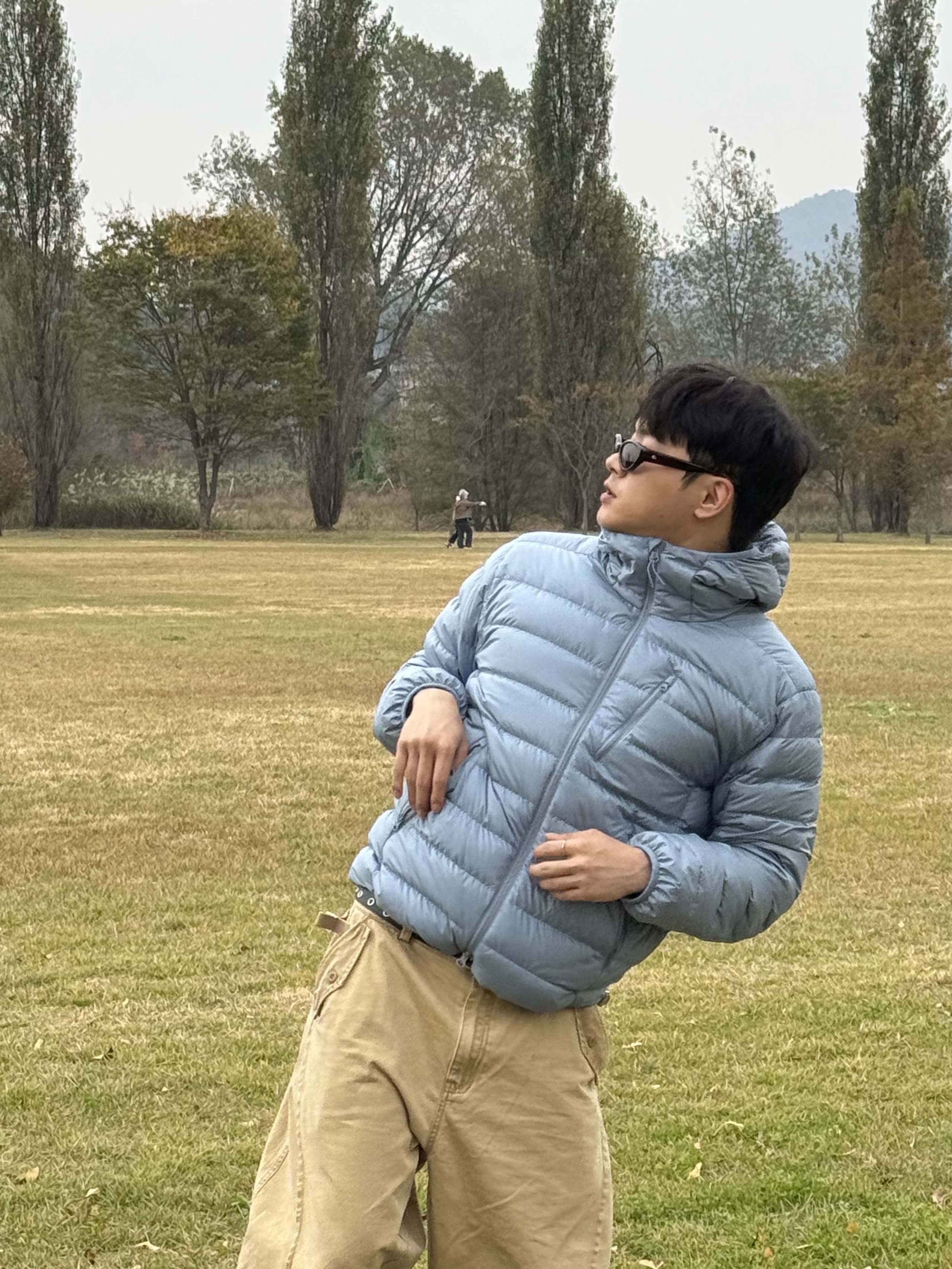 Musinsa Standard City Leisure Hooded Light Down Jacket Moon Blue 착용 스타일 - 3