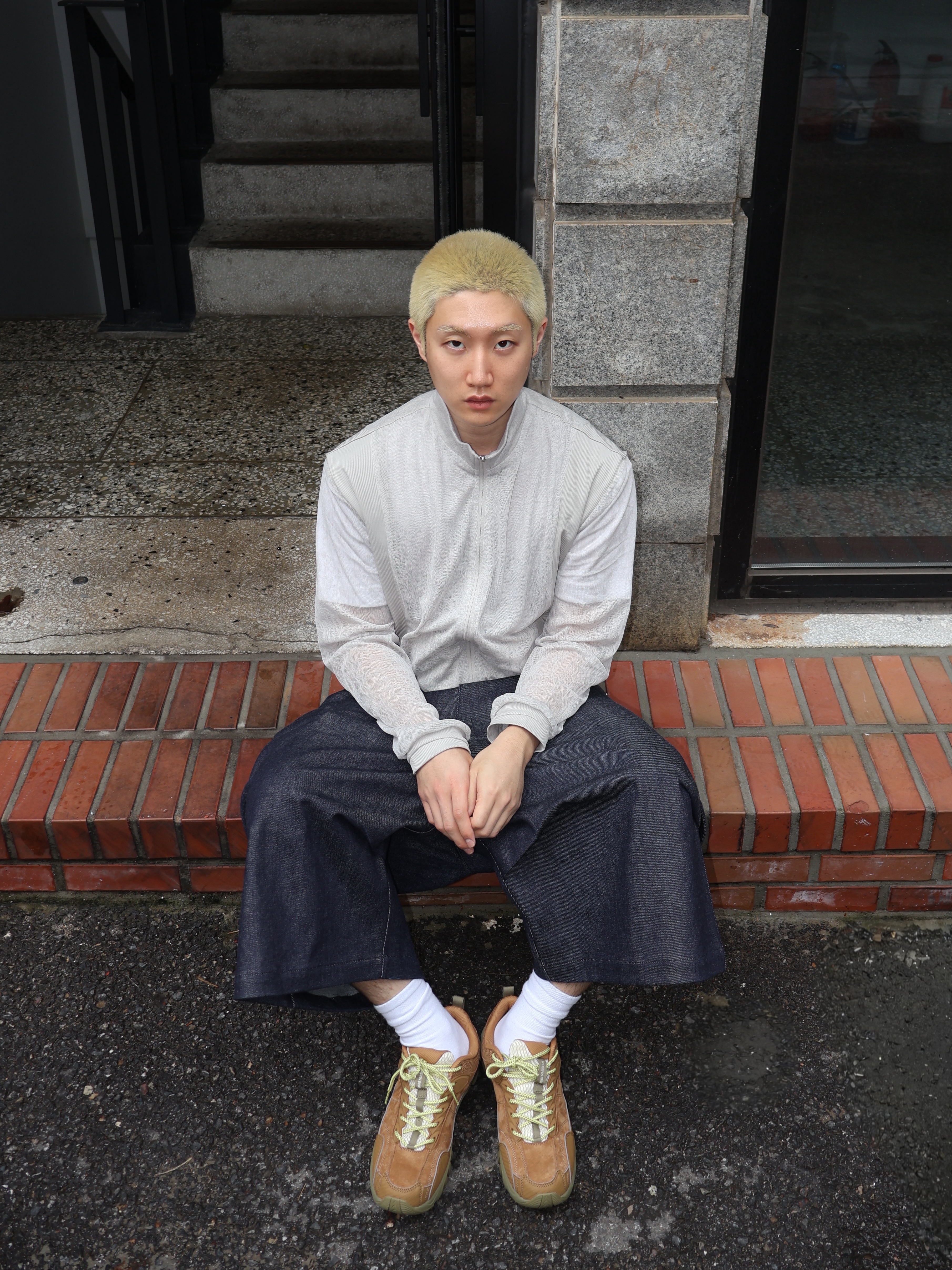Nonnod Alpine Carpenter Raw Selvedge Denim Shorts Indigo 착용 스타일 - 1
