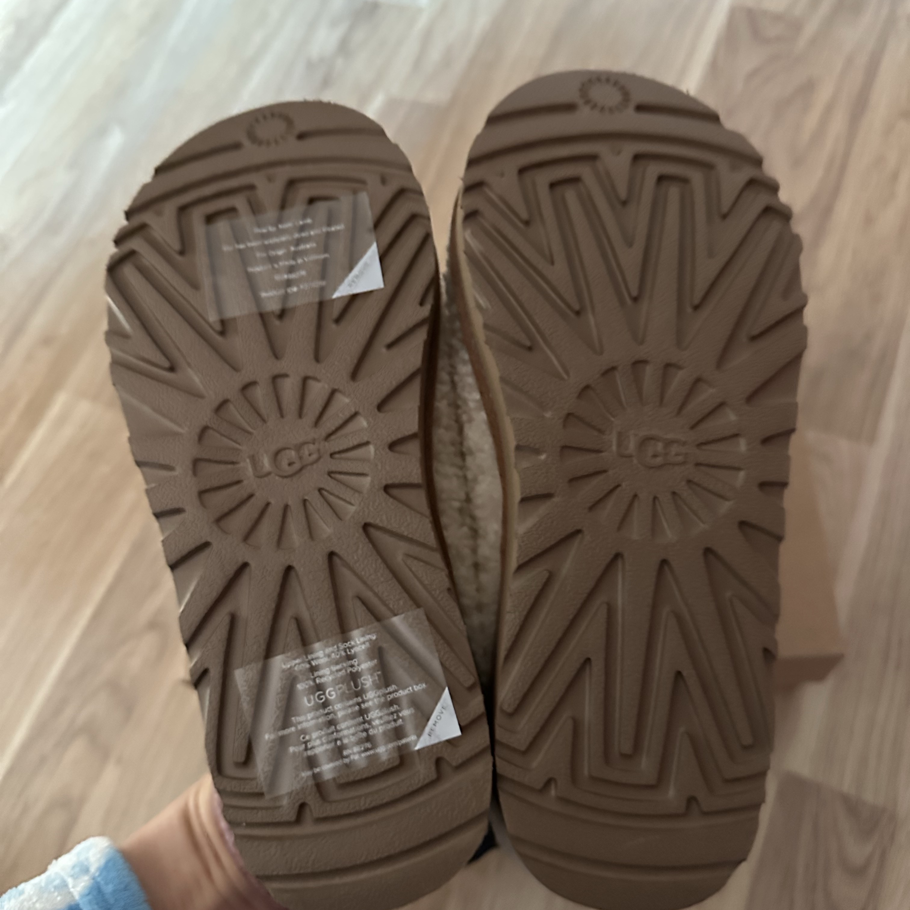 (W) UGG Maxi Curly Tasman Slipper Natural 착용 스타일 - 4