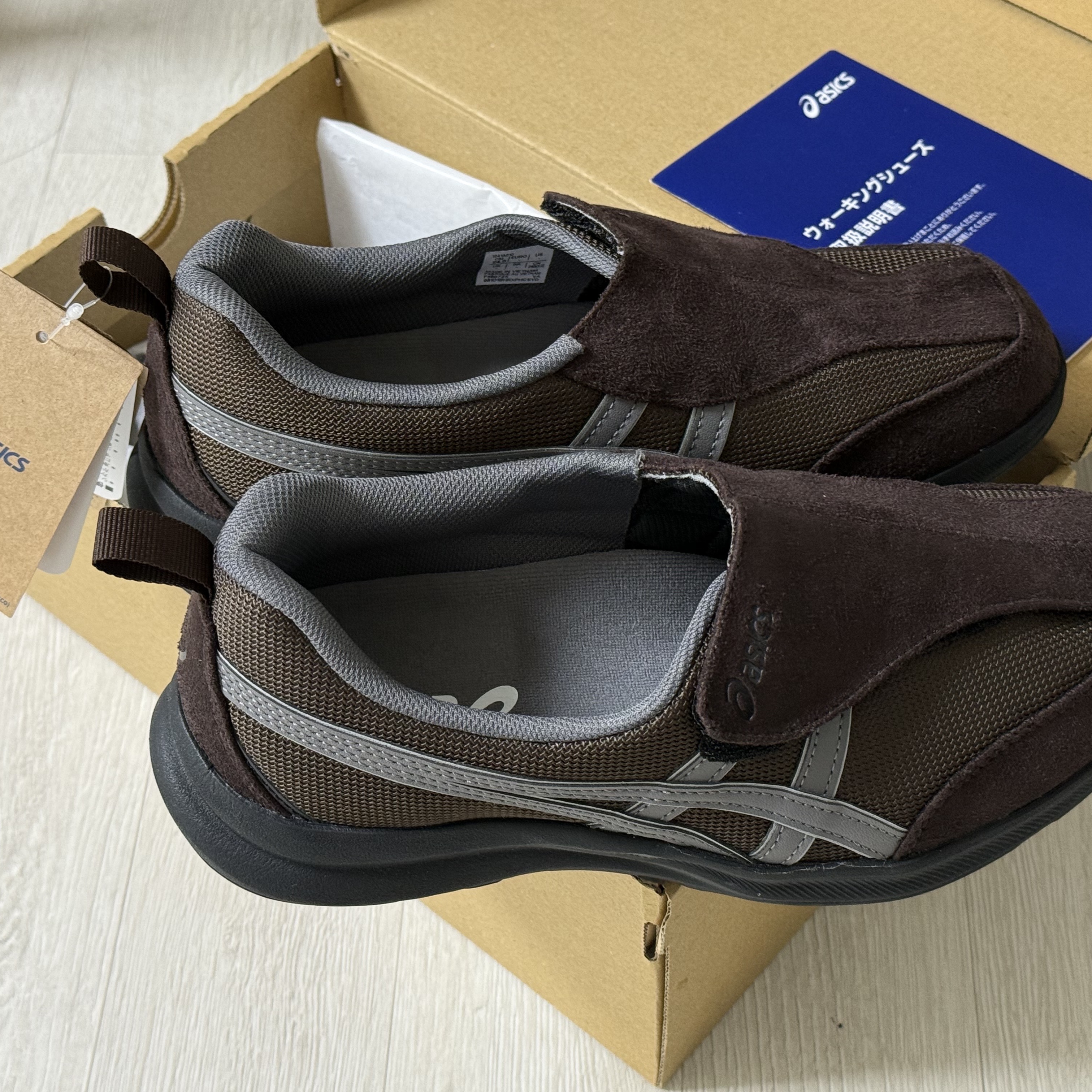Asics Life Walker 010 Coffee - 3E Wide 착용 스타일 - 1
