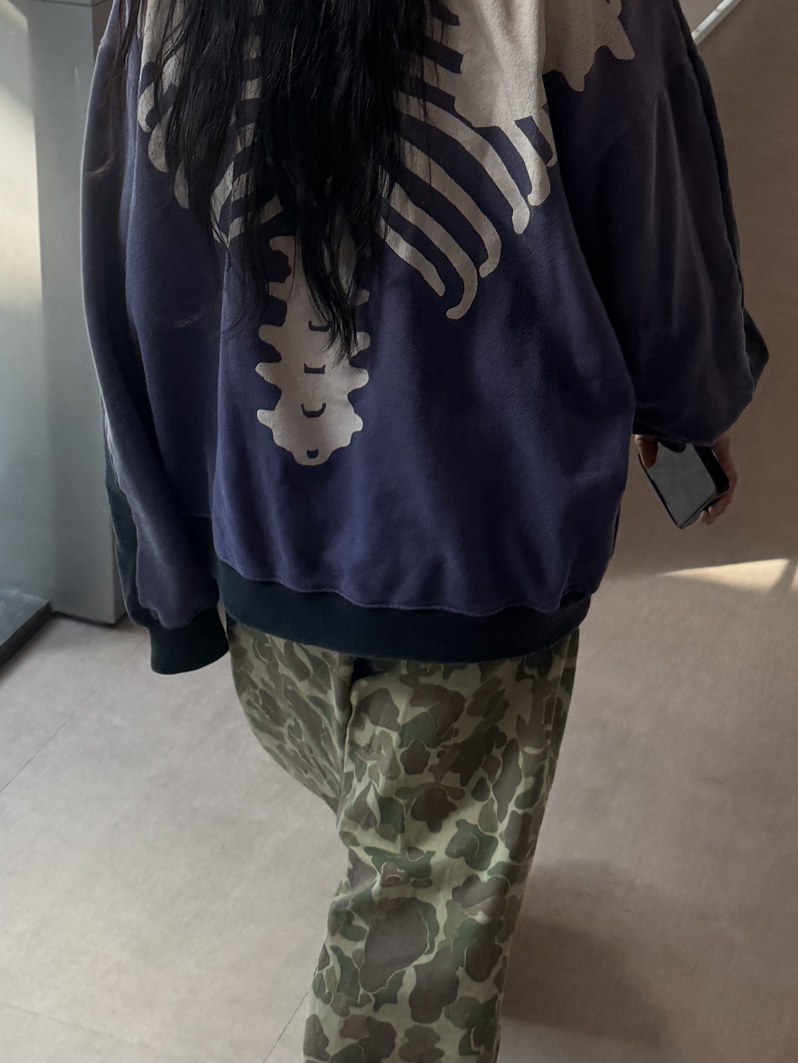 Kapital Hunter Camouflage Herringbone Port Baggy Pants Hunter Camouflage, Kapital 2 Tone Big Fleece Sweatshirt Black Purple 착용 스타일