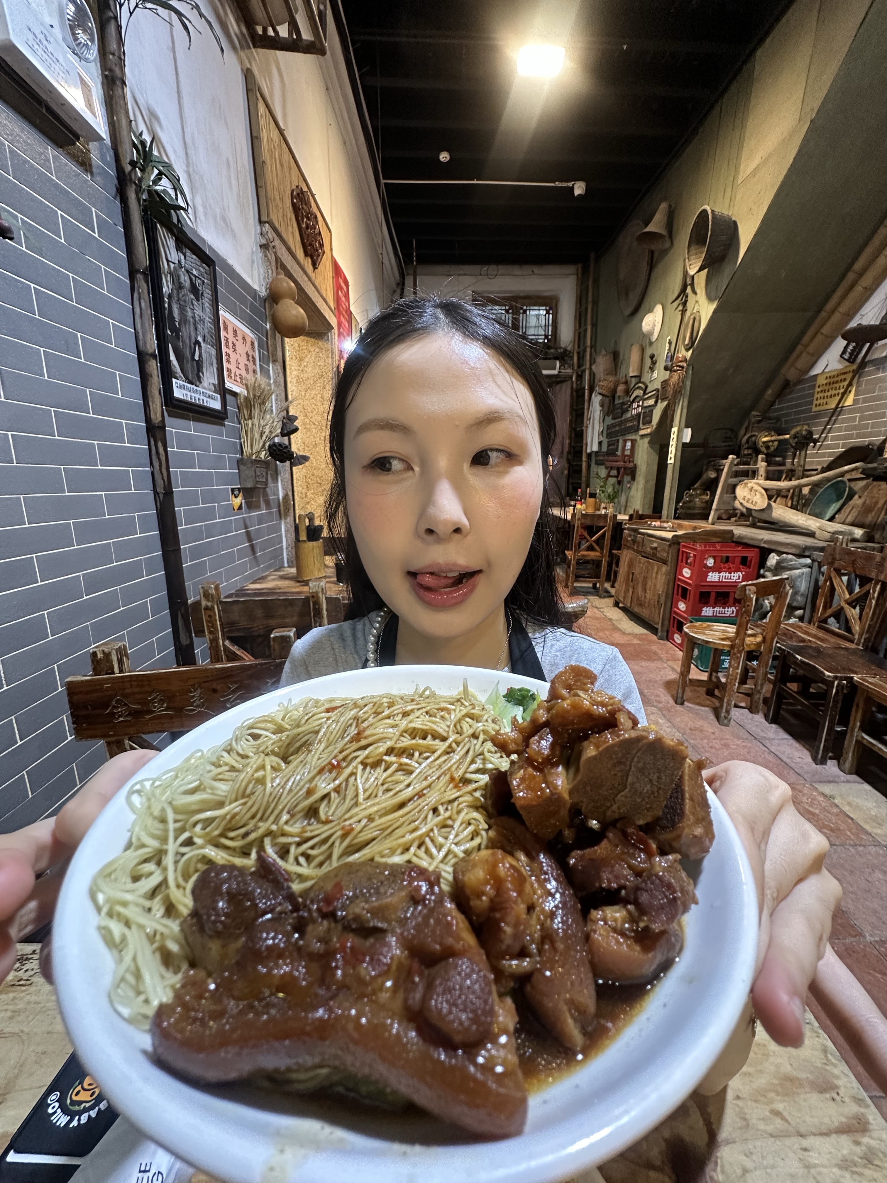 BAPE Baby Milo MagSafe Card Holder Black, Chrome Hearts Silichrome CH Cross Pendant Black 2022/2023/2025 착용 스타일 - 1