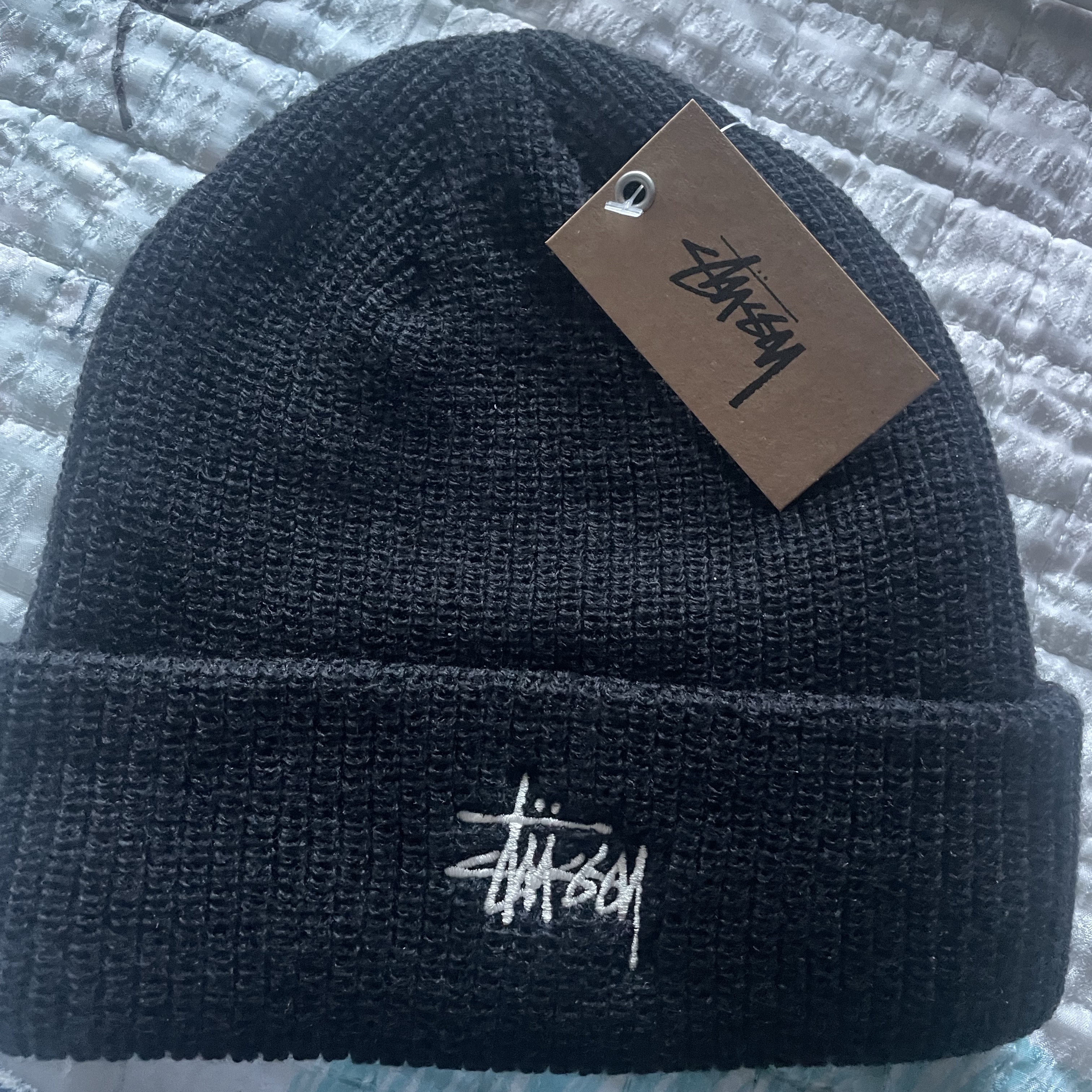 Stussy Basic Cuff Beanie Black 착용 스타일