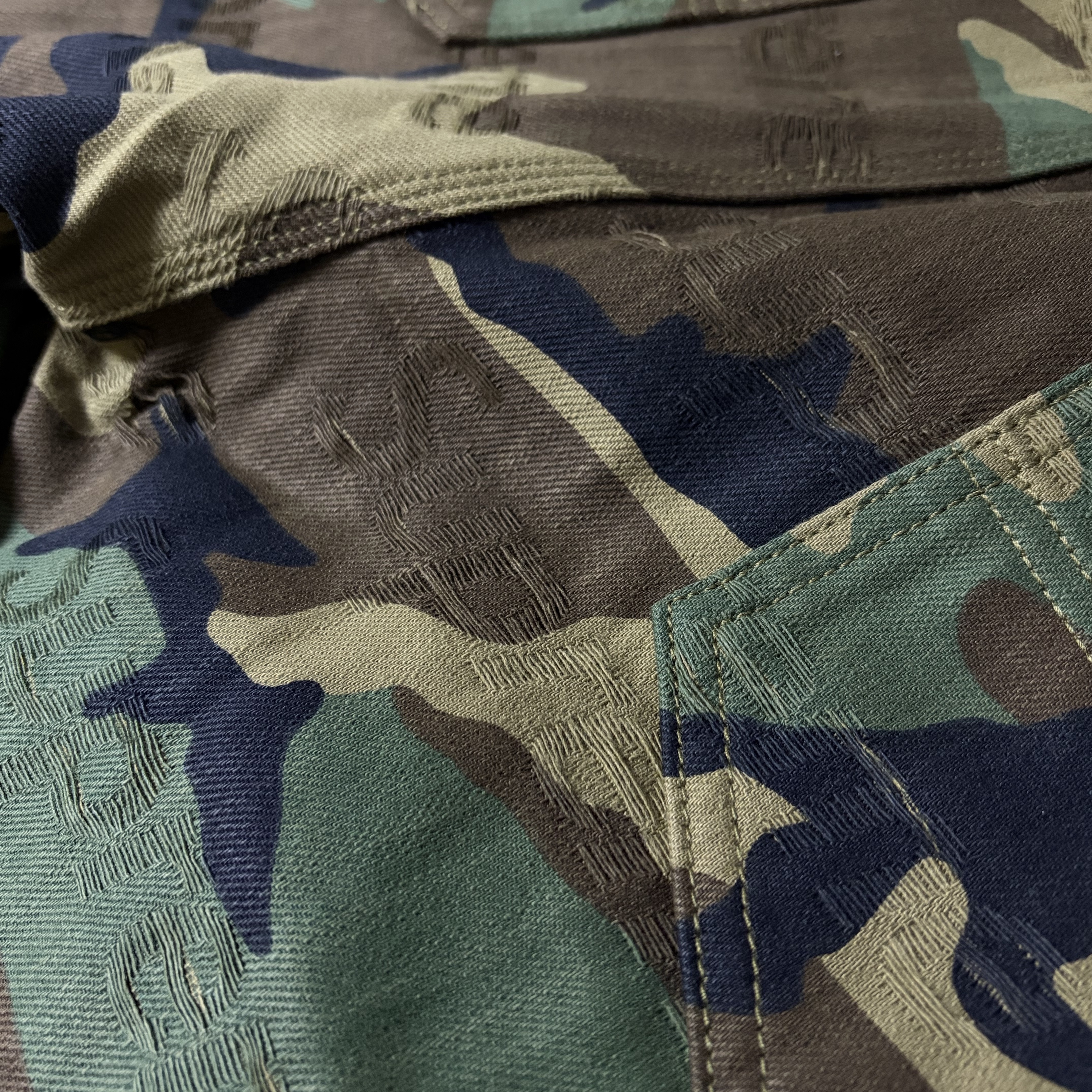 Supreme Jacquard Logos Double Knee Denim Painter Jean Woodland Camo - 25FW 착용 스타일 - 2