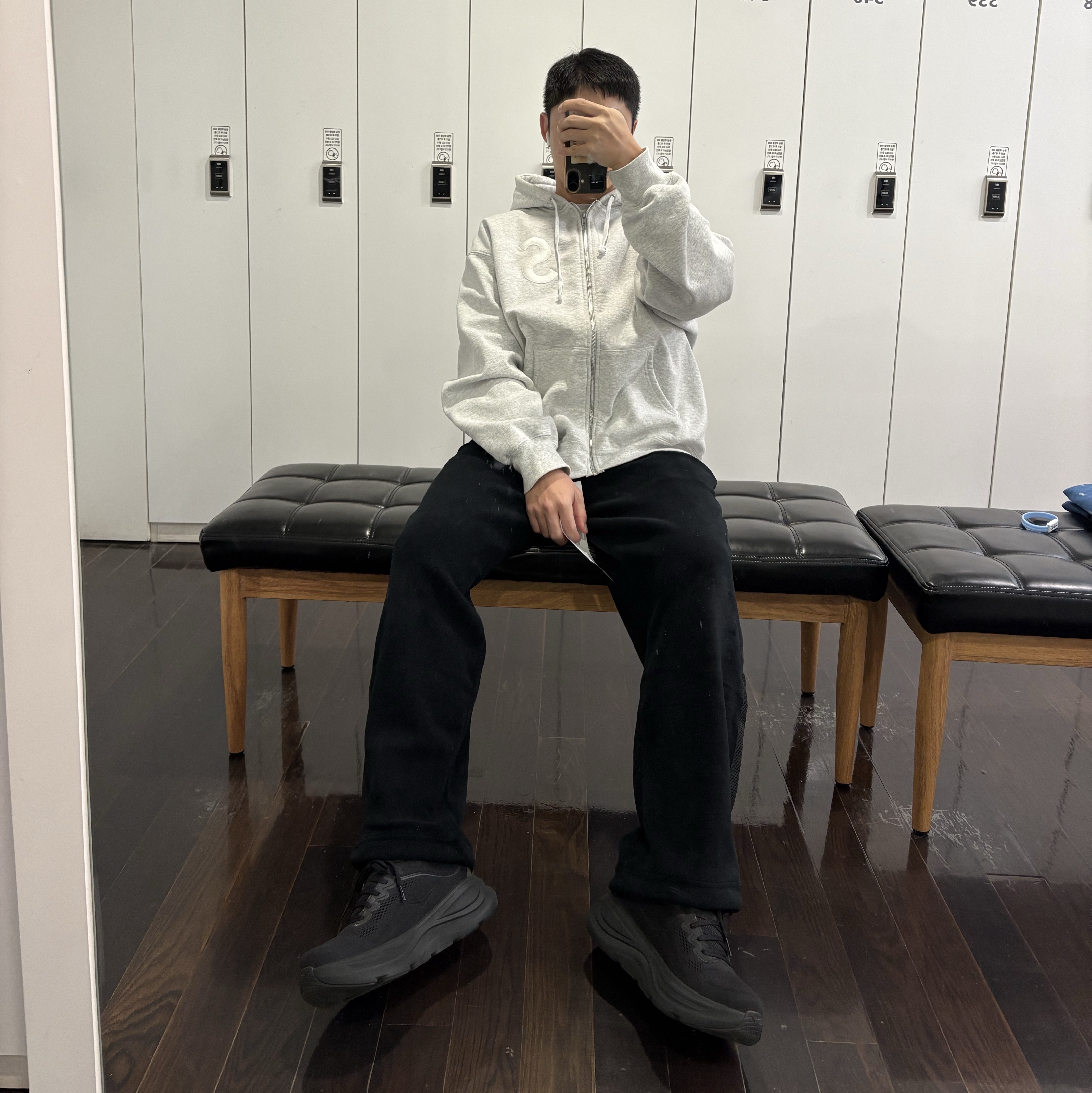 Hoka Bondi 9 Black - Wide, Uniqlo x Needles Fleece Wide Pants Black - KR 착용 스타일