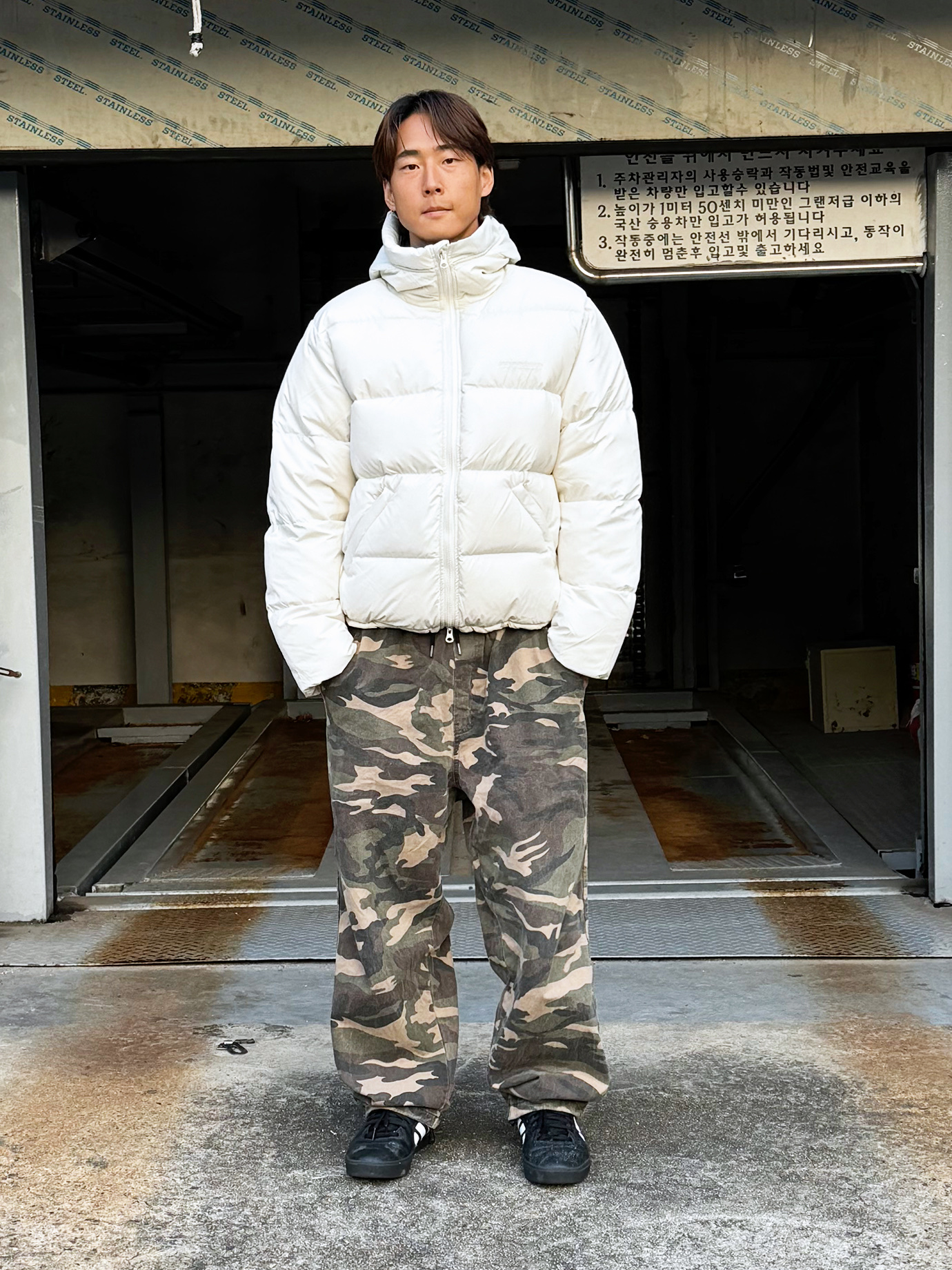QT8 GARMENTS Duck Down Heavyweight Hoodie Jacket Cream 착용 스타일 - 1