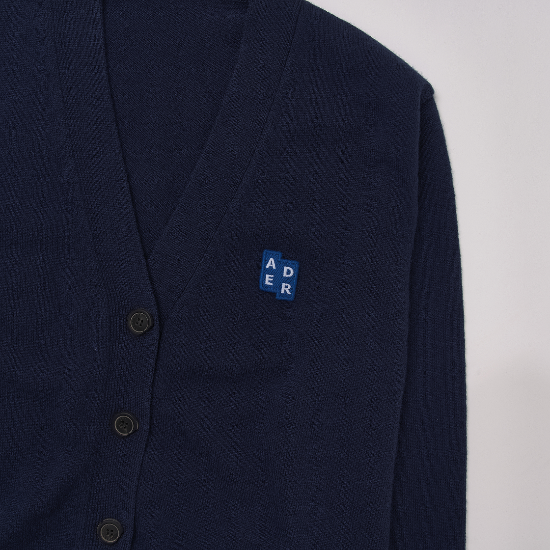아더에러 시그니피컨트 TRS 태그 가디건 01 네이비 크롭 버전(Ader Error Sig; TRS Tag Cardigan 01 Navy Crop Ver.) - 3