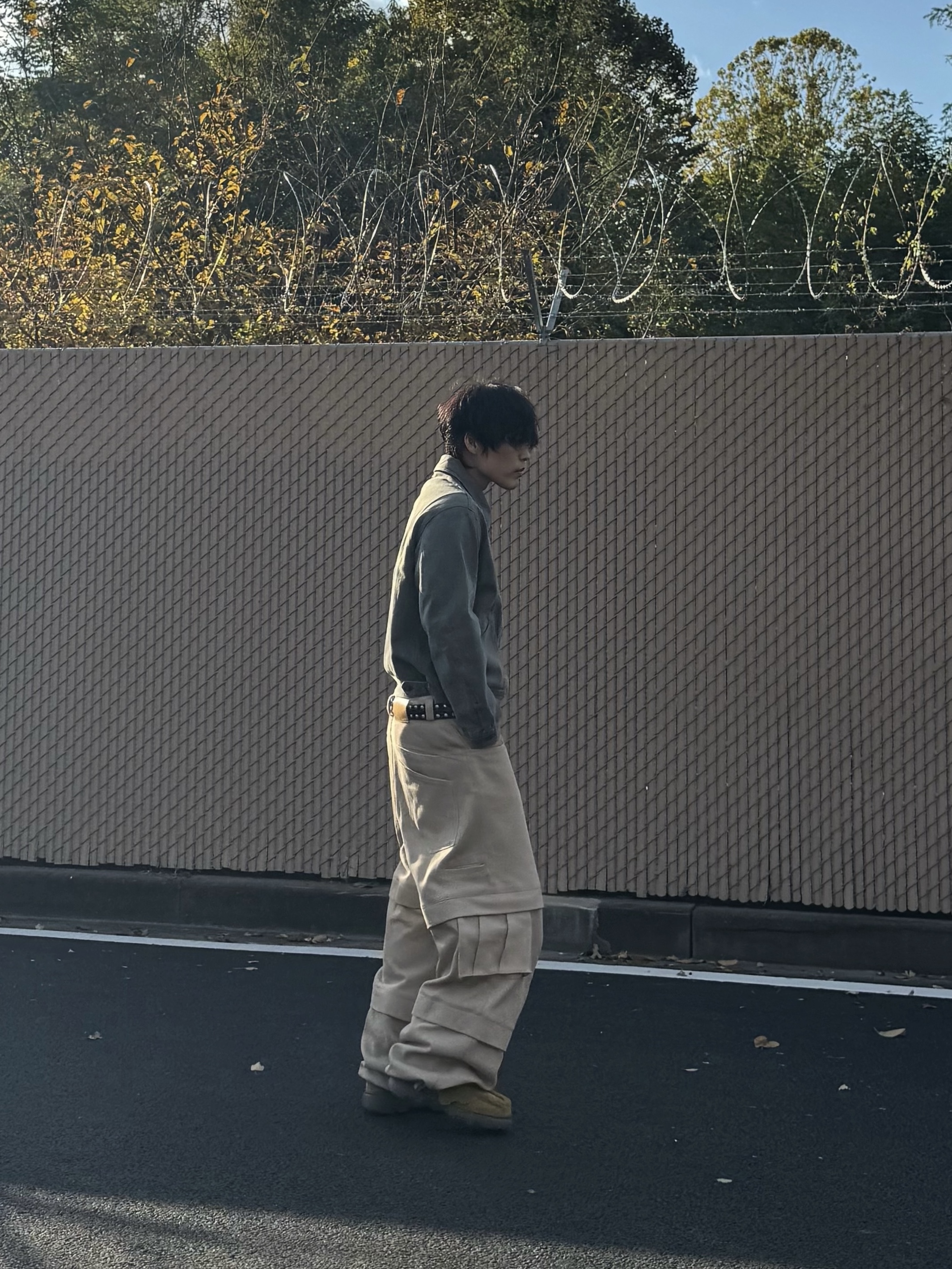 Kamien Titan Baggy Pants Beige, Burberry Shearling Embellished Suede Creeper Boots Yellow 착용 스타일 - 3
