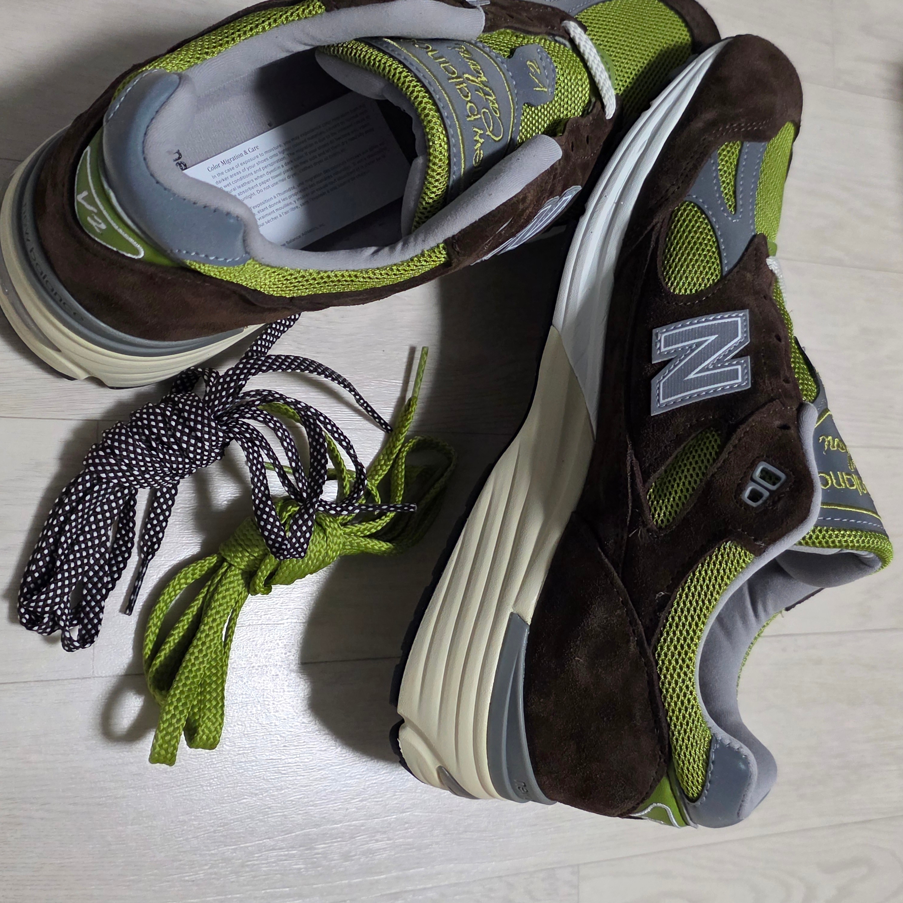 New Balance × Danielle Cathari 991v2 Chocolate Brown Pistachio 착용 스타일 - 5