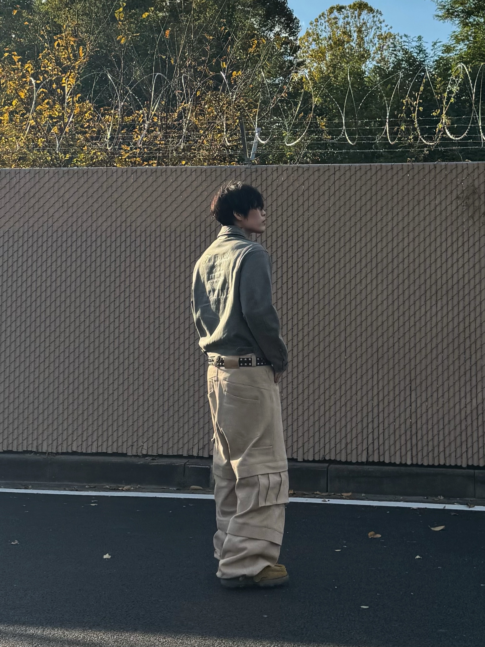 Kamien Titan Baggy Pants Beige, Burberry Shearling Embellished Suede Creeper Boots Yellow 착용 스타일 - 1