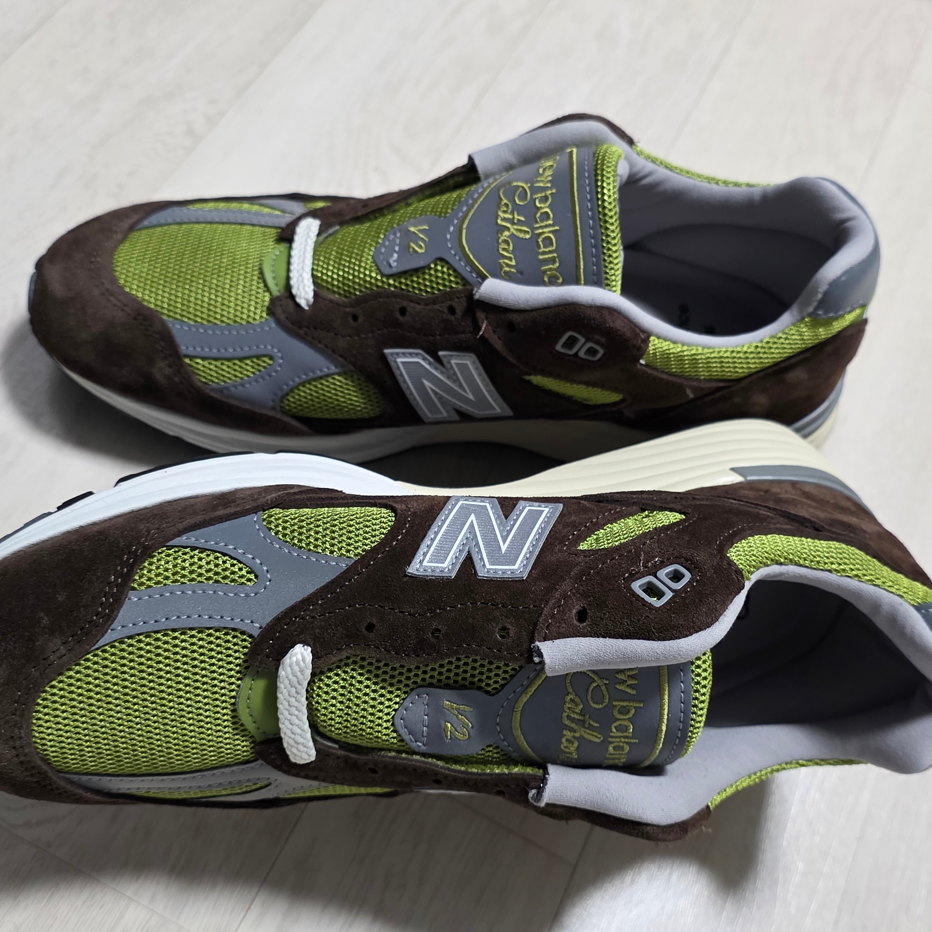 New Balance × Danielle Cathari 991v2 Chocolate Brown Pistachio 착용 스타일 - 4