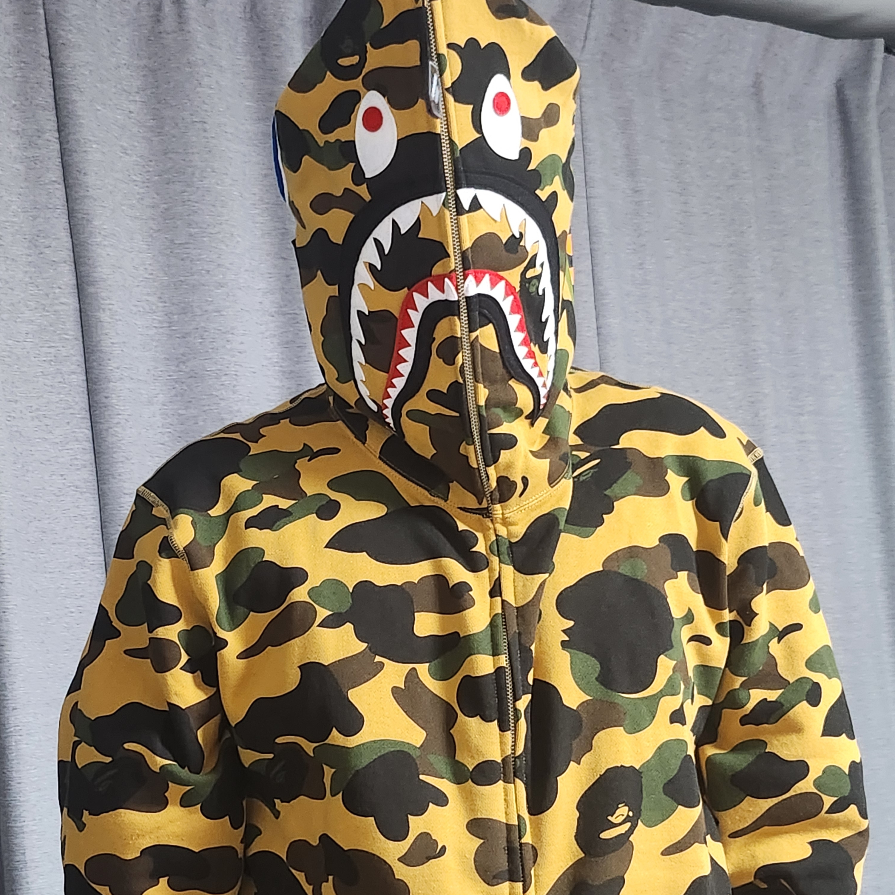 BAPE 1st Camo Shark Full Zip Hoodie Yellow 착용 스타일