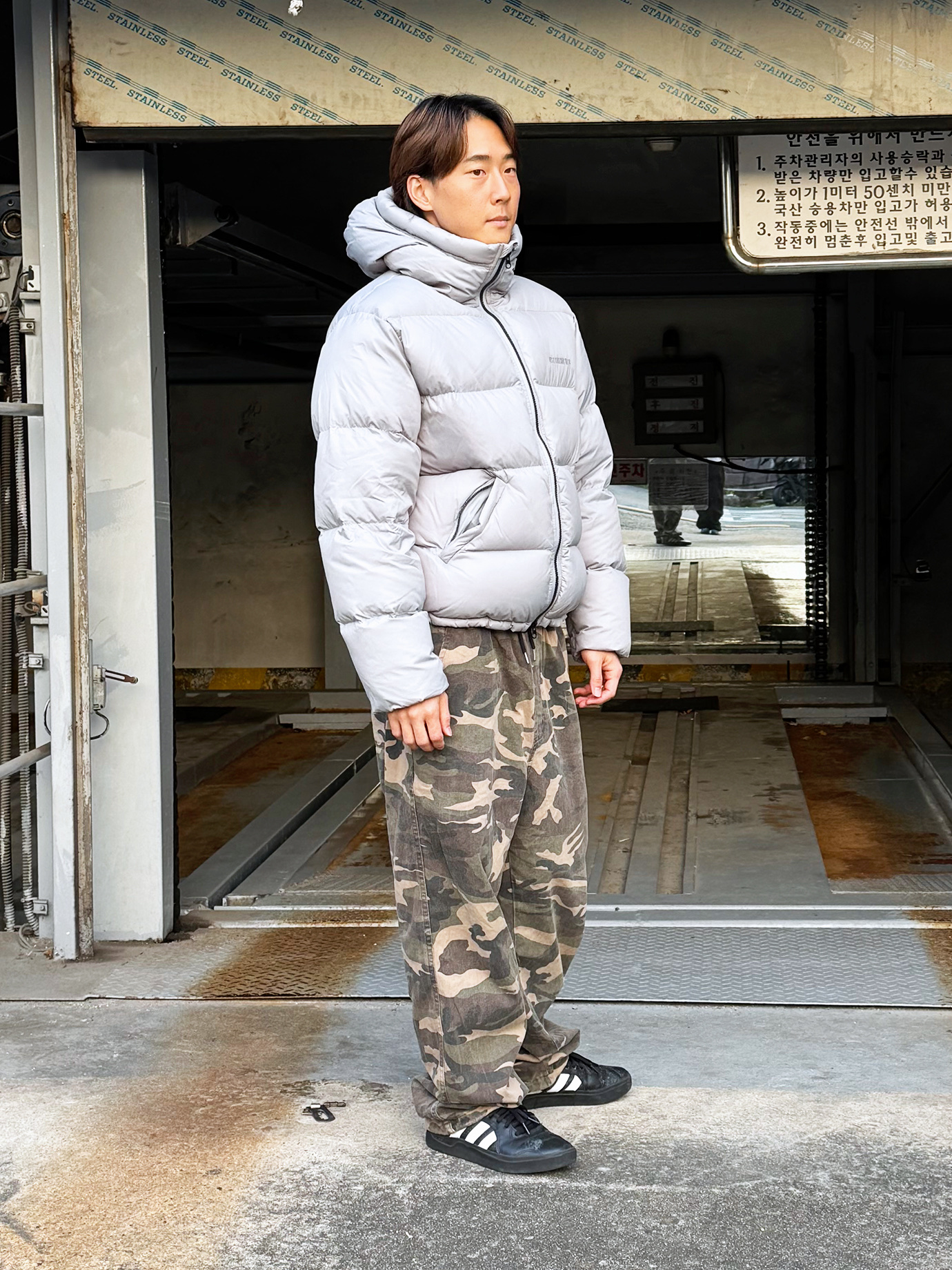 QT8 GARMENTS Duck Down Heavyweight Hoodie Jacket Greyed Skyblue 착용 스타일 - 2