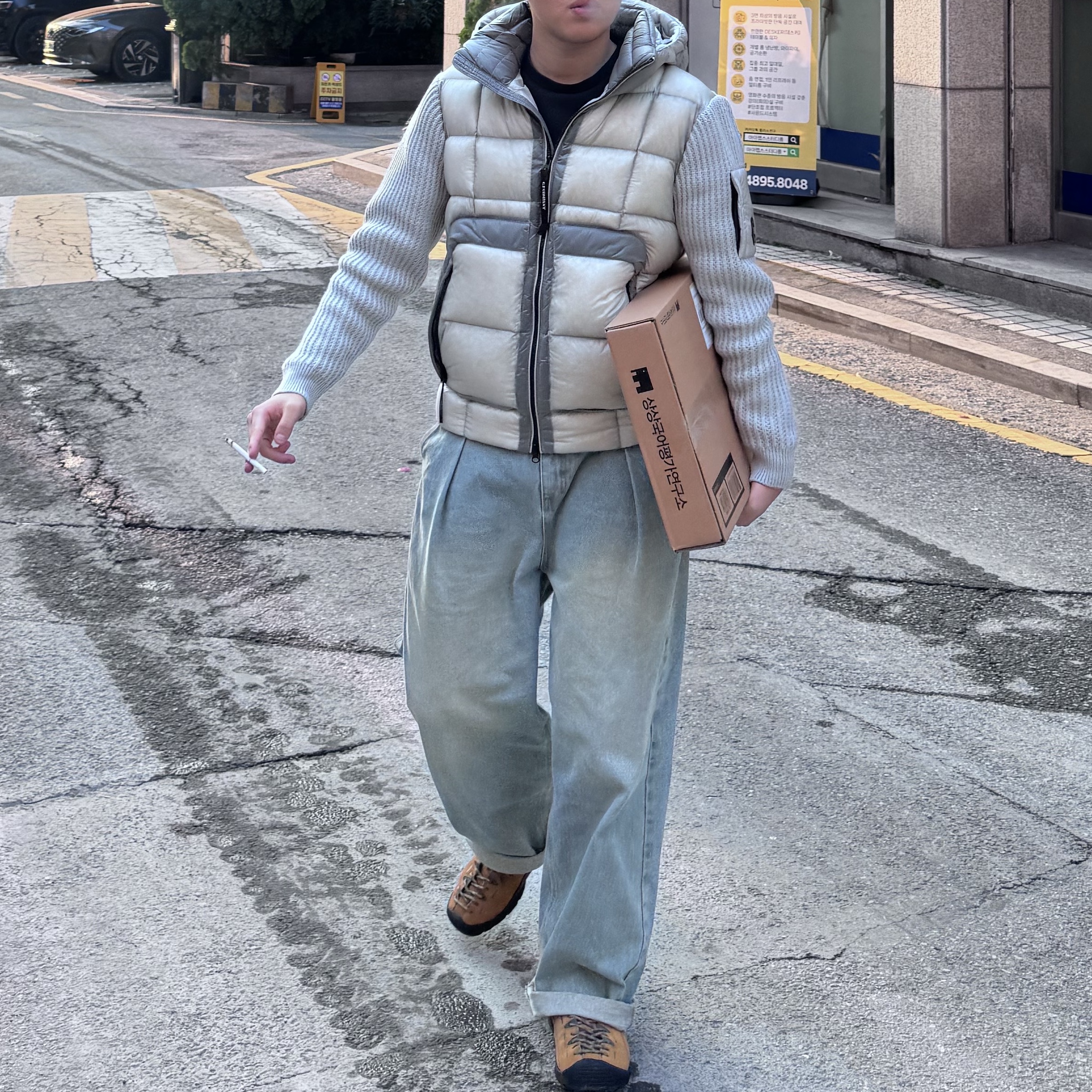 C.P. Company Korea Exclusive Extra Fine Merino Wool D.D. Shell Mixed Knit Lunar Rock - 25FW, Keen Jasper Suede Sneakers Camel 착용 스타일 - 1