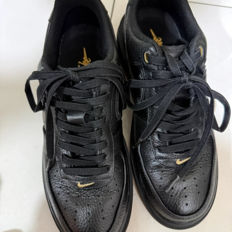 Nike Air Force 1 Luxe Black 착용 스타일