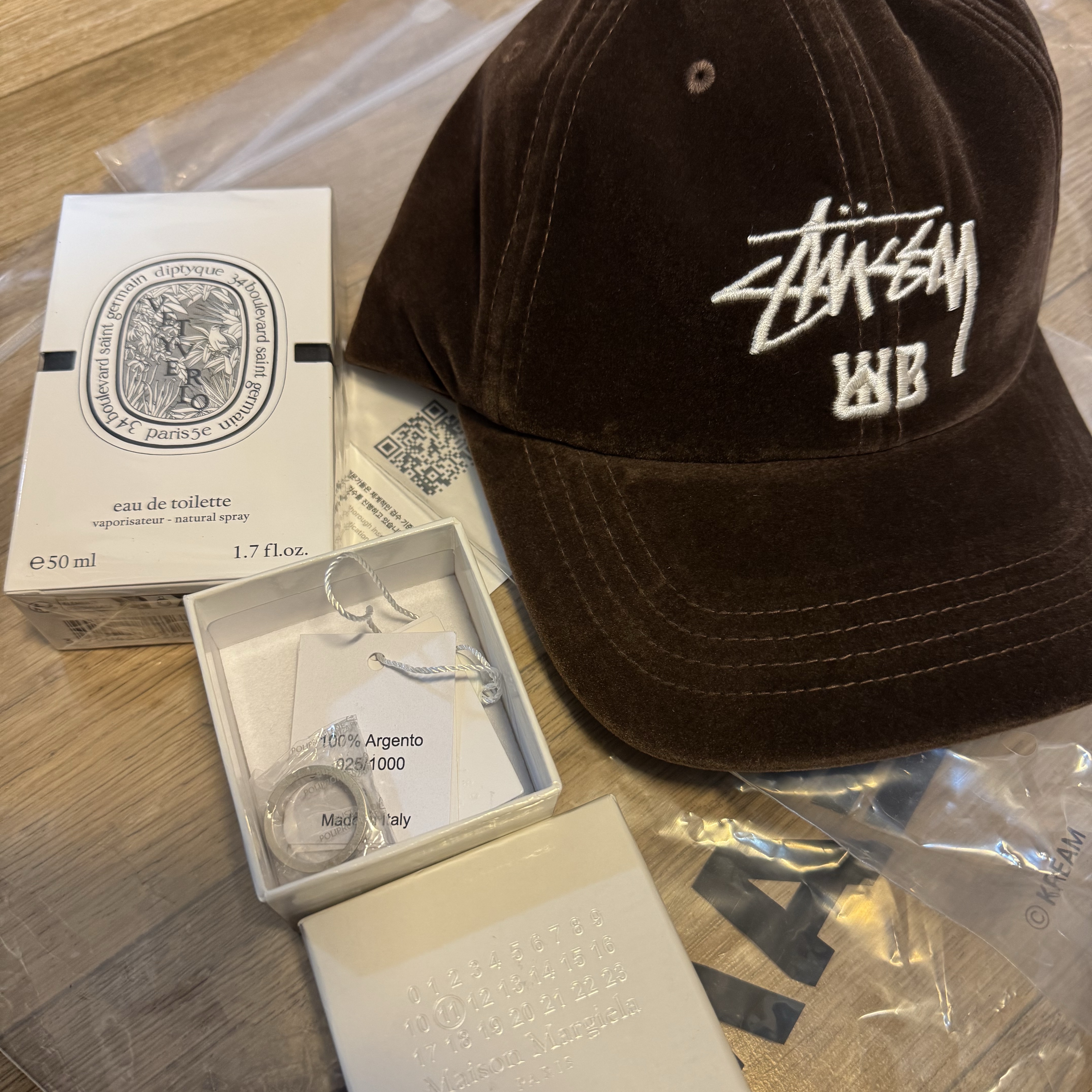 Maison Margiela Numerical Band Silver Ring Silver, Stussy x Wales Bonner Cap Brown 착용 스타일
