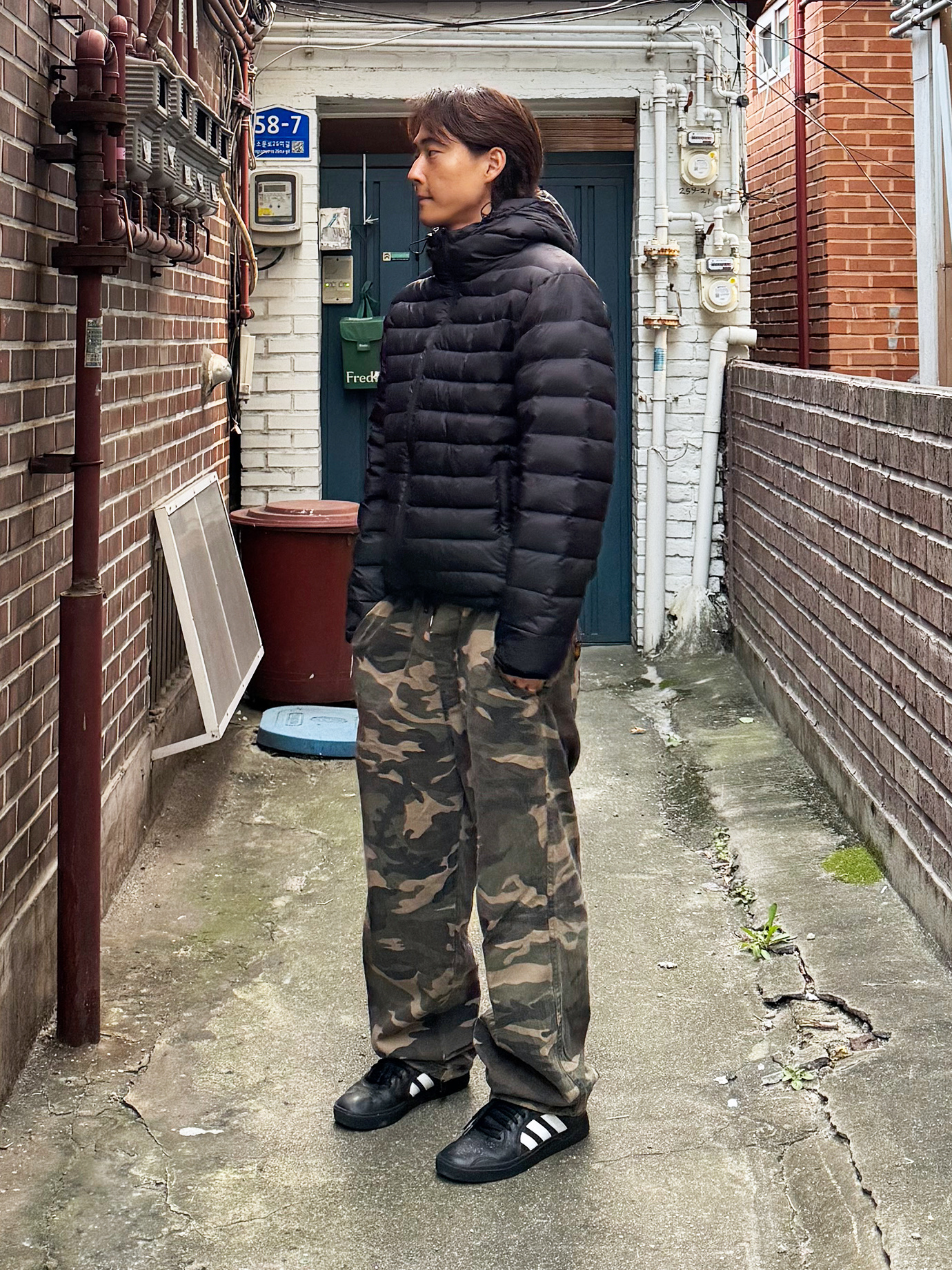 QT8 GARMENTS Duck Down Lightweight Jacket Black 착용 스타일 - 3