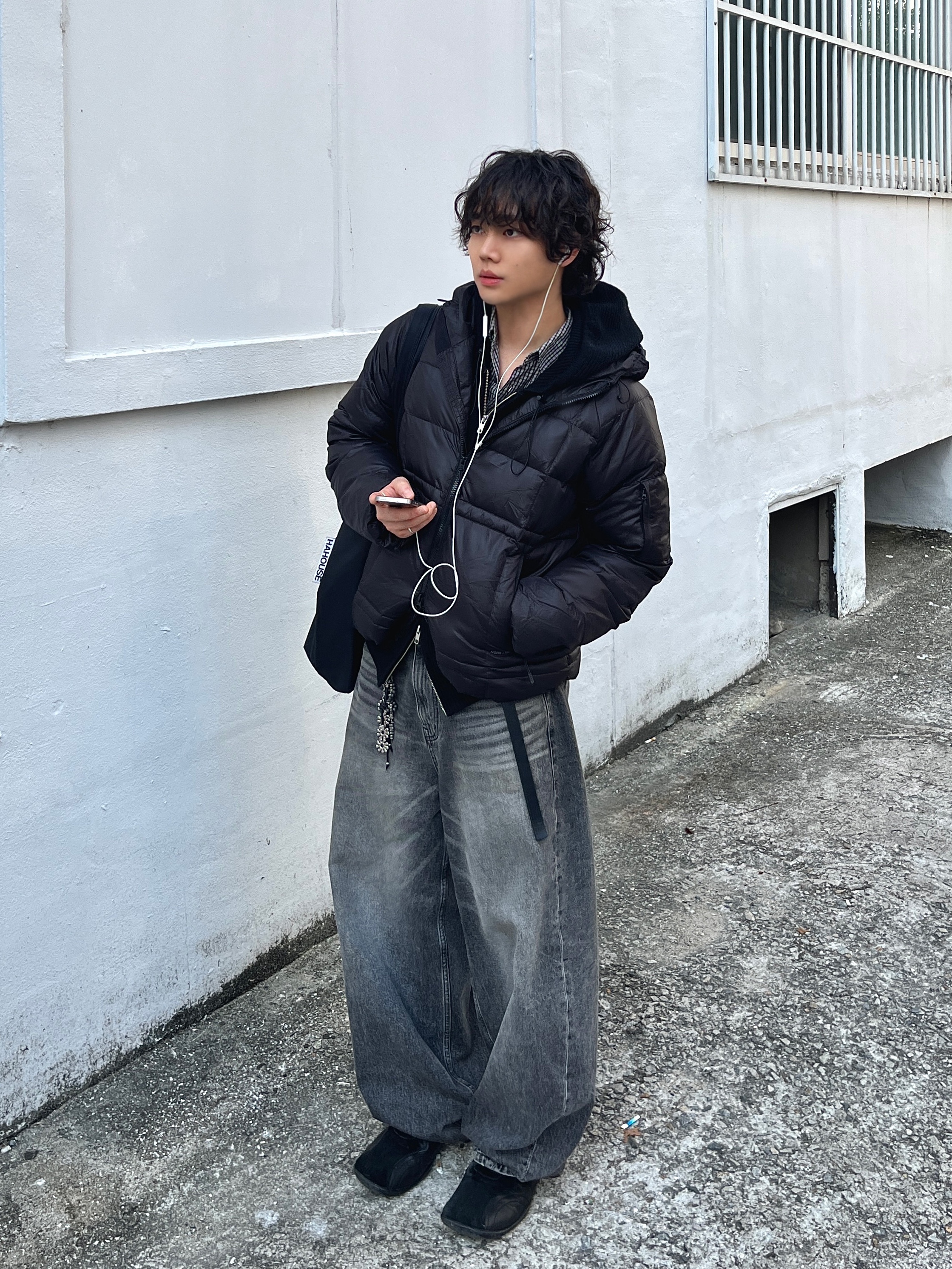 noun Wide Curved Denim Pants Black, Pemont Square Black 착용 스타일 - 1