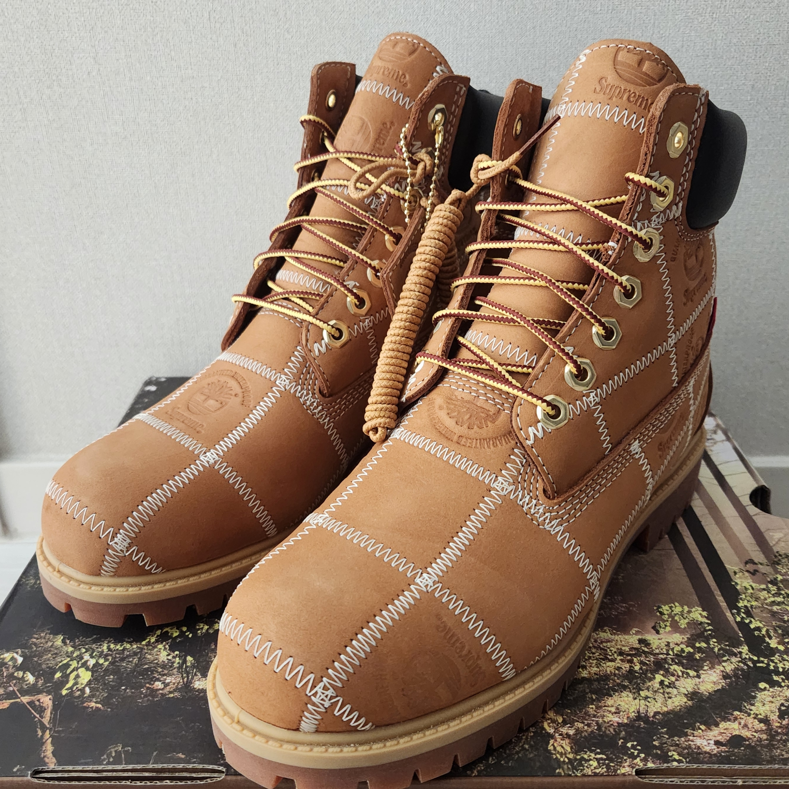 Timberland x Supreme Patchwork 6 Inch Premium Waterproof Boot Wheat - 25FW - Medium, Timberland x Supreme Diamond Plate 6 Inch Premium Waterproof Boot Wheat - 23FW - Medium 착용 스타일 - 1