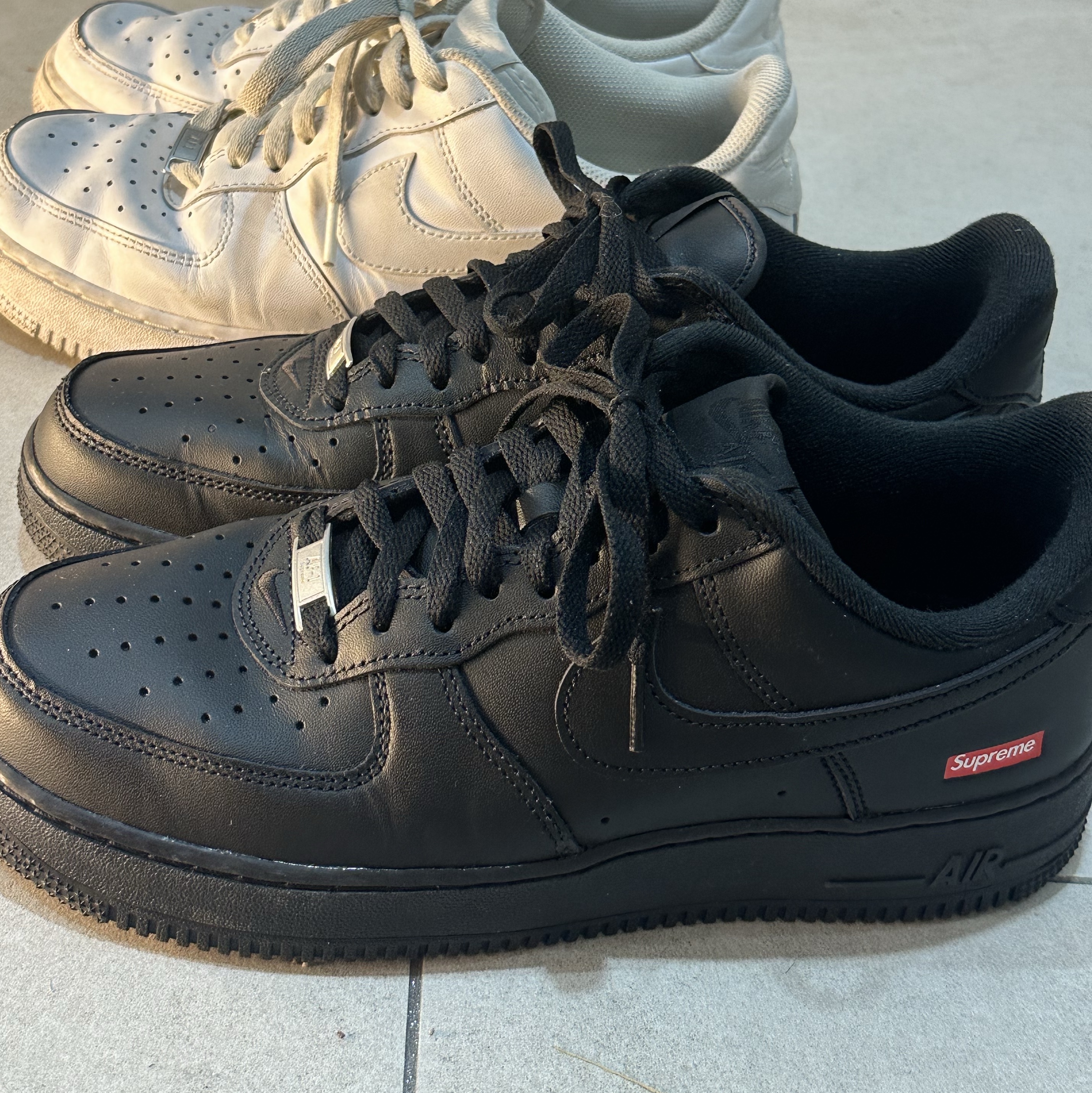 Nike x Supreme Air Force 1 Low Black, Nike Air Force 1 '07 Low White 착용 스타일