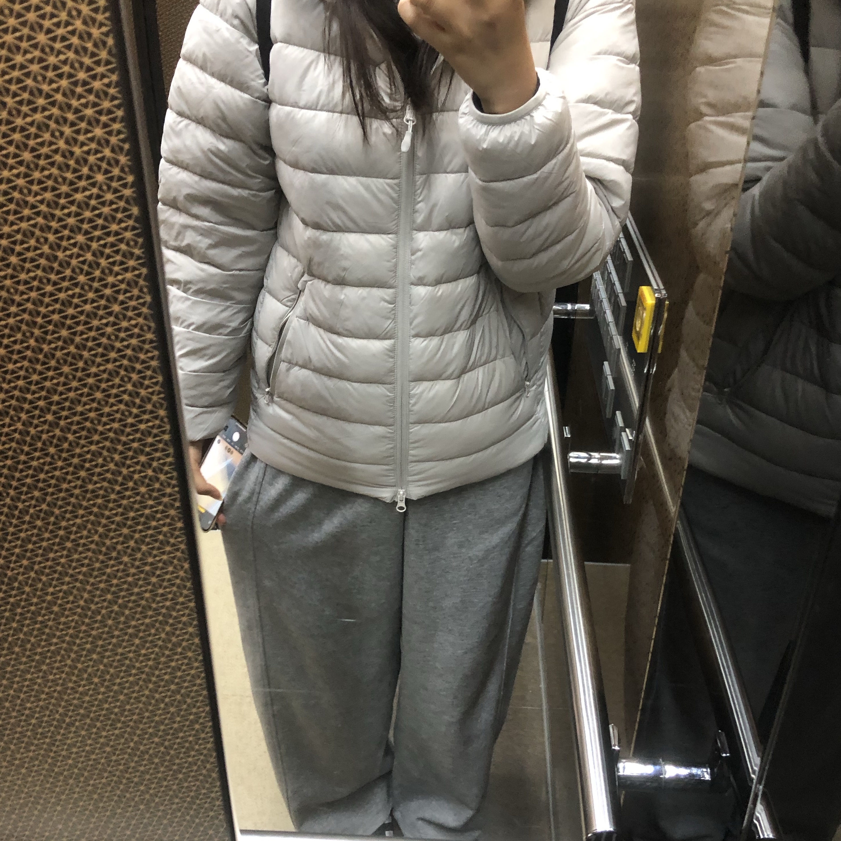 Spao Thin-Light Hooded Jacket Light Gray 착용 스타일 - 2