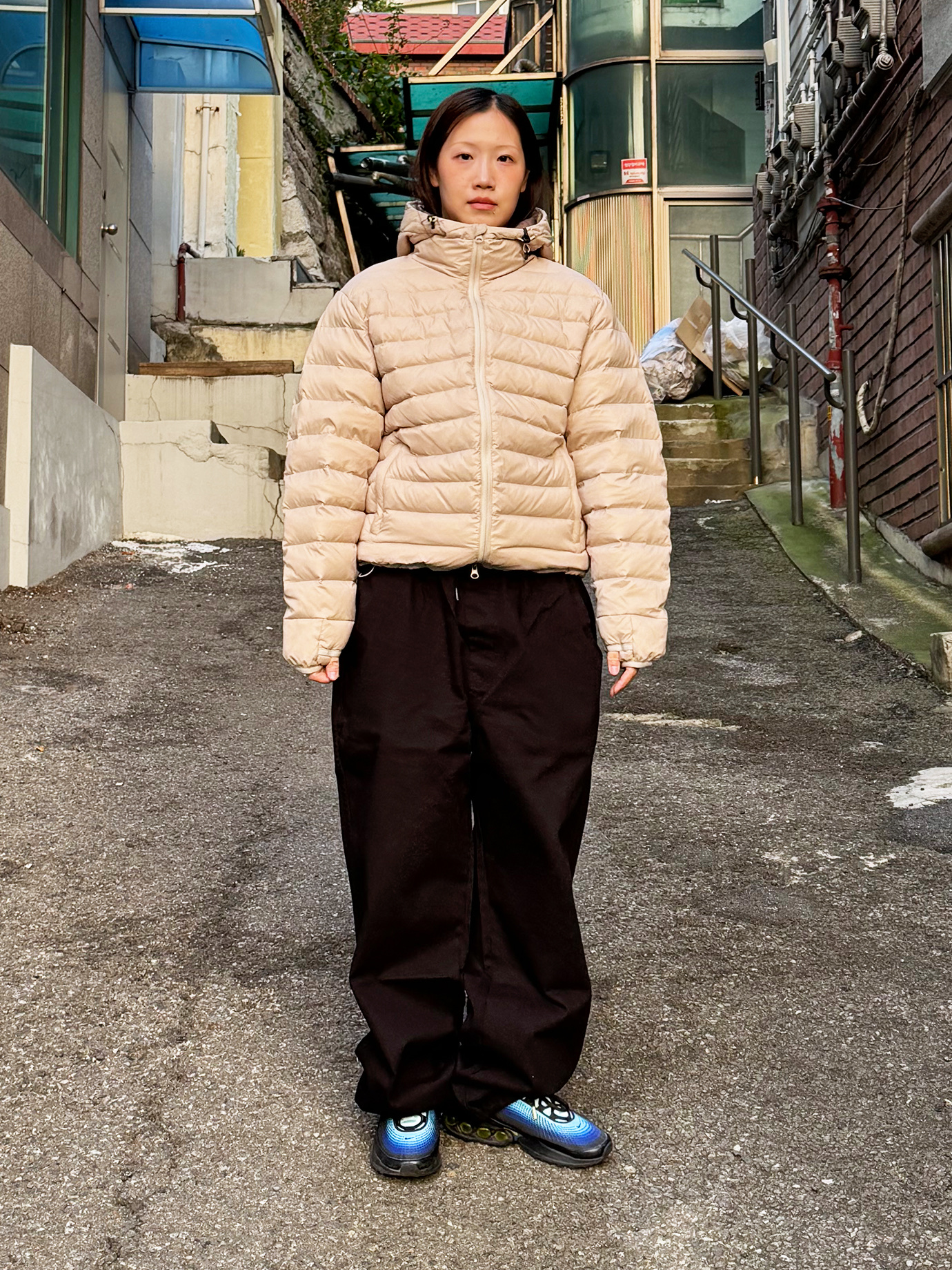 QT8 GARMENTS Duck Down Lightweight Jacket Light Beige 착용 스타일 - 2
