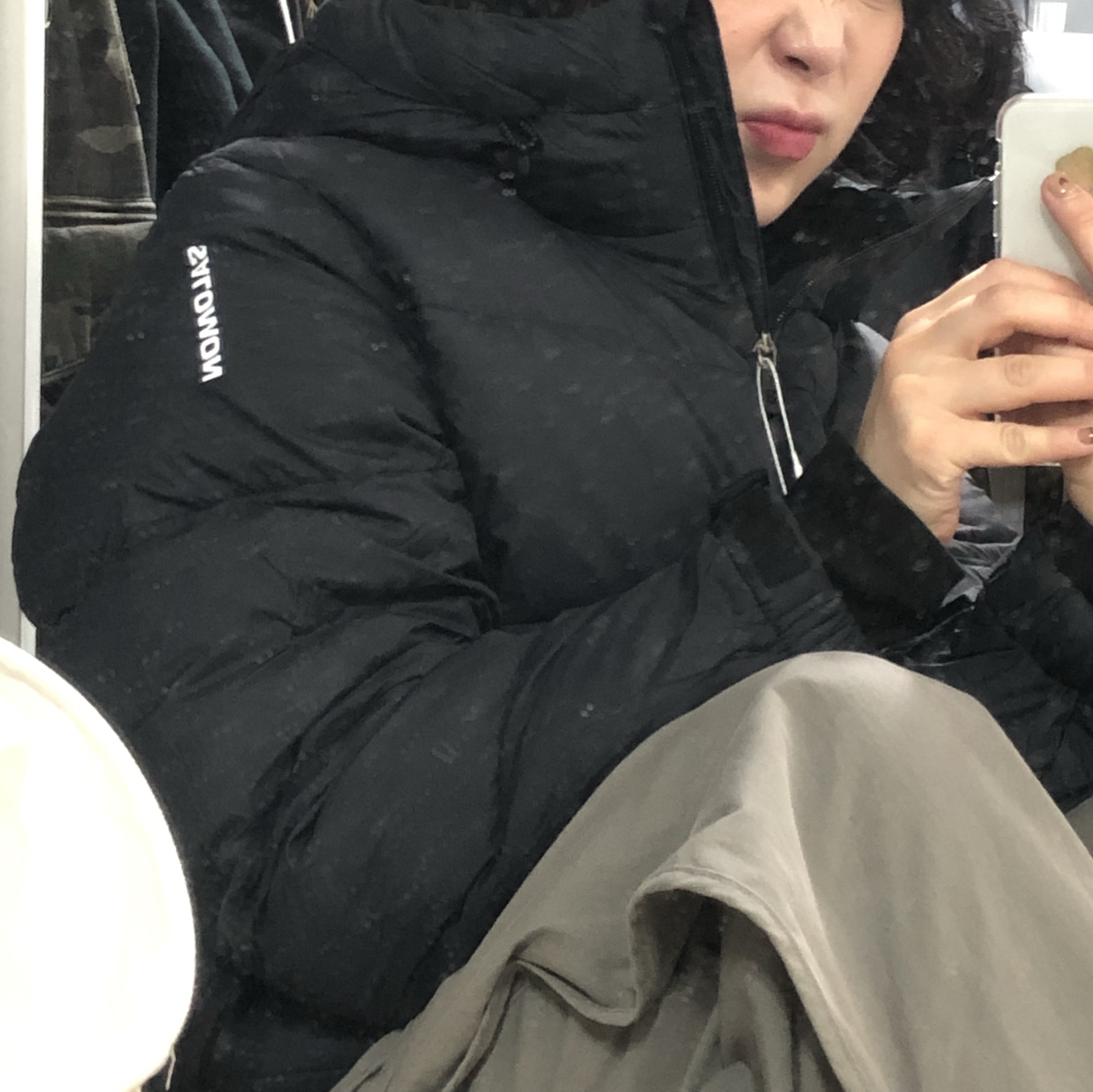 (W) Salomon Optimal Down Jacket Black 착용 스타일 - 2
