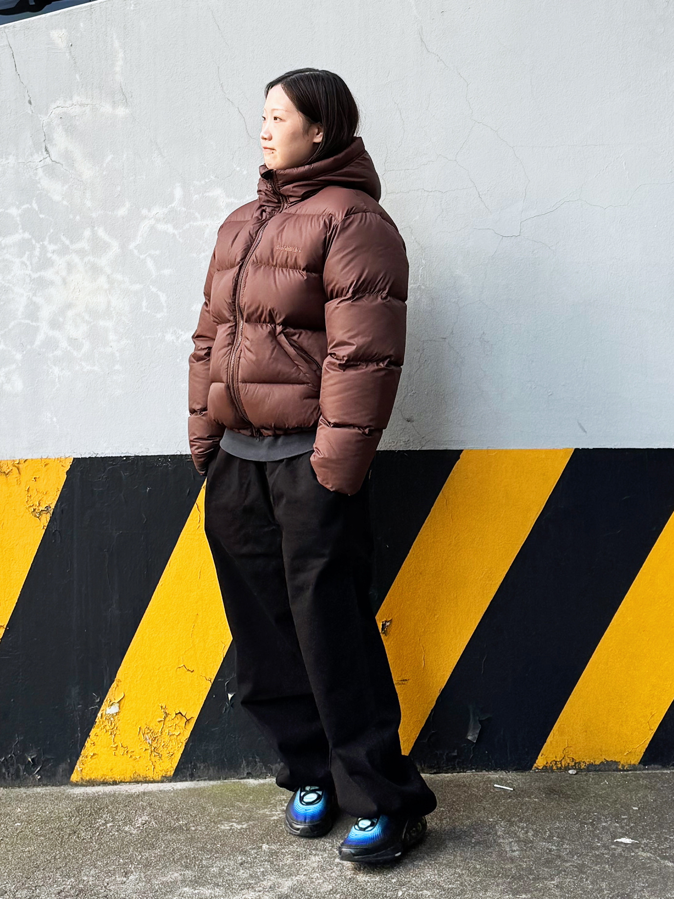 QT8 GARMENTS Duck Down Heavyweight Hoodie Jacket Brown 착용 스타일 - 3
