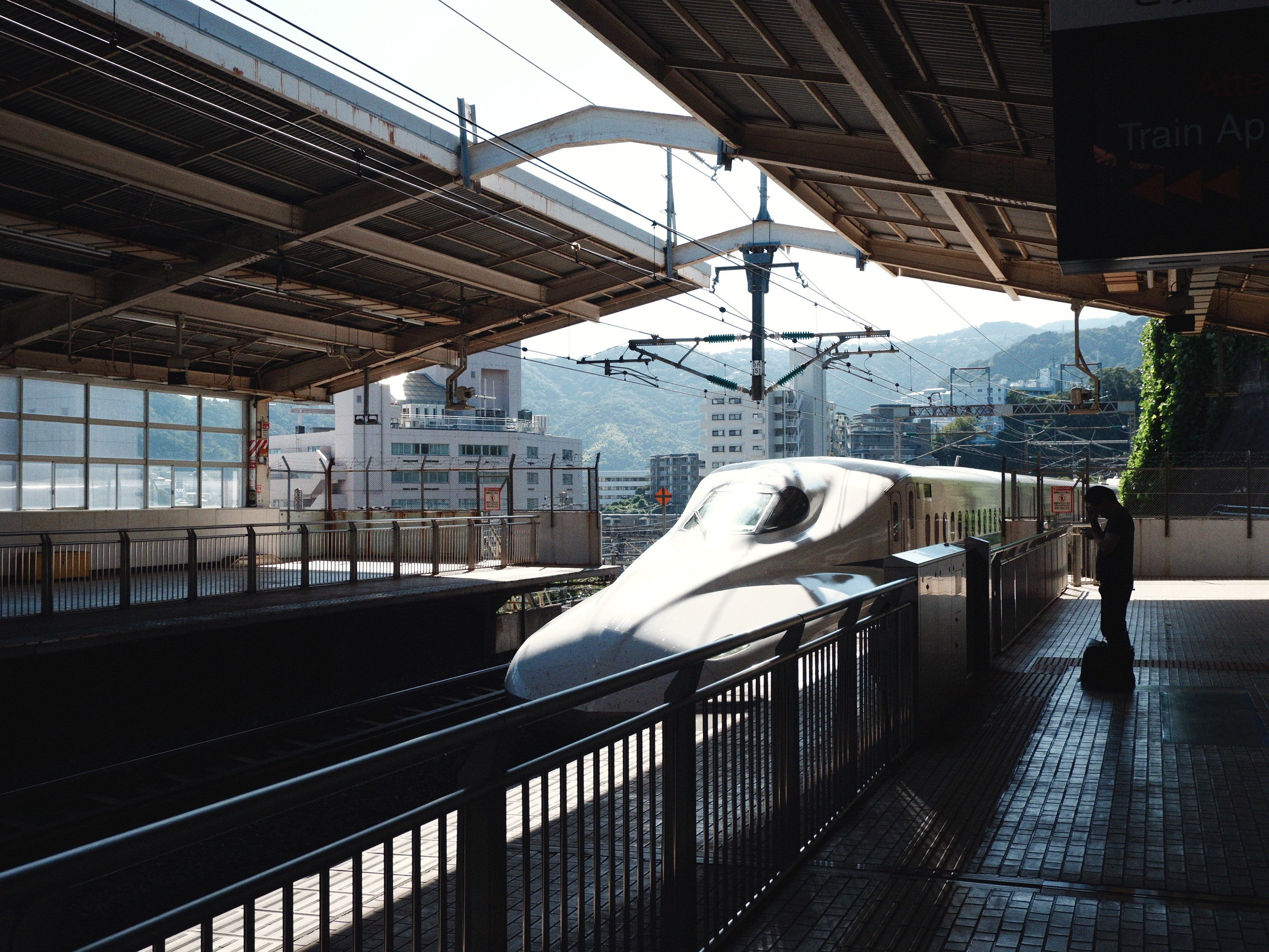 Uniqlo x JW Anderson Straight Jean Blue - JP, Louis Vuitton Envelope Business Card Holder Monogram 착용 스타일 - 3