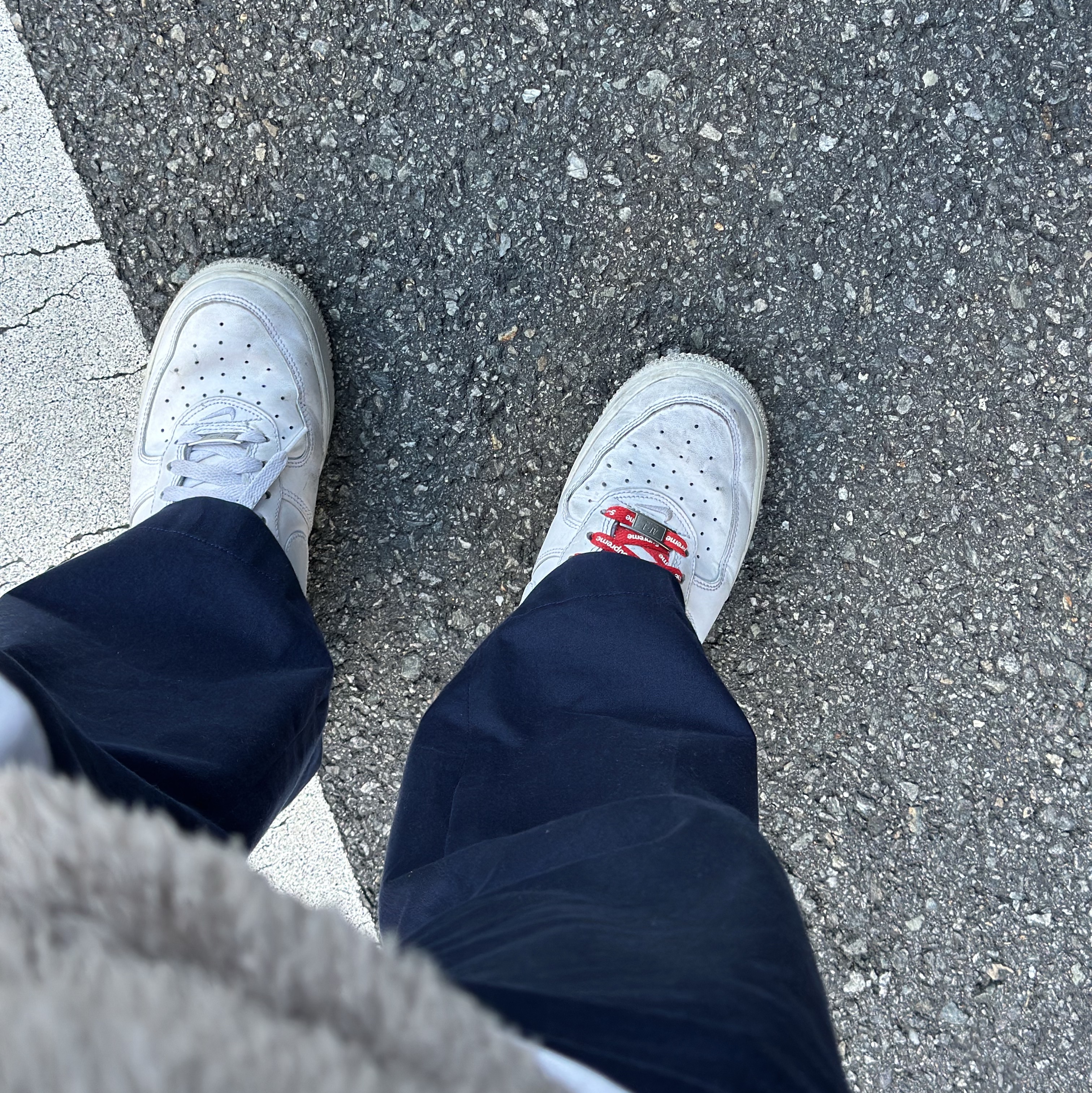 Nike x Supreme Air Force 1 Low White 착용 스타일