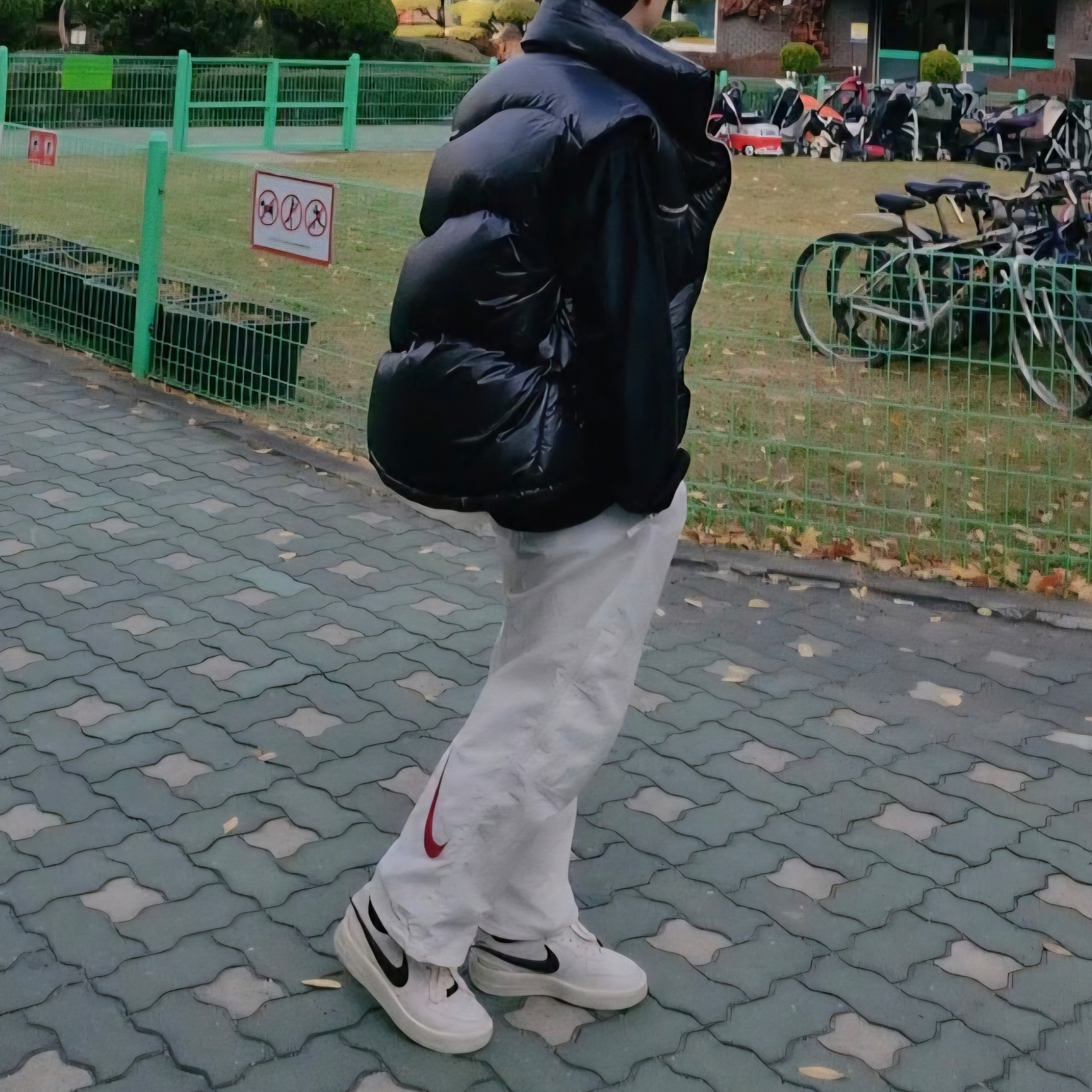 Supreme x Nike Ripstop Track Pants White - 24SS 착용 스타일 - 2