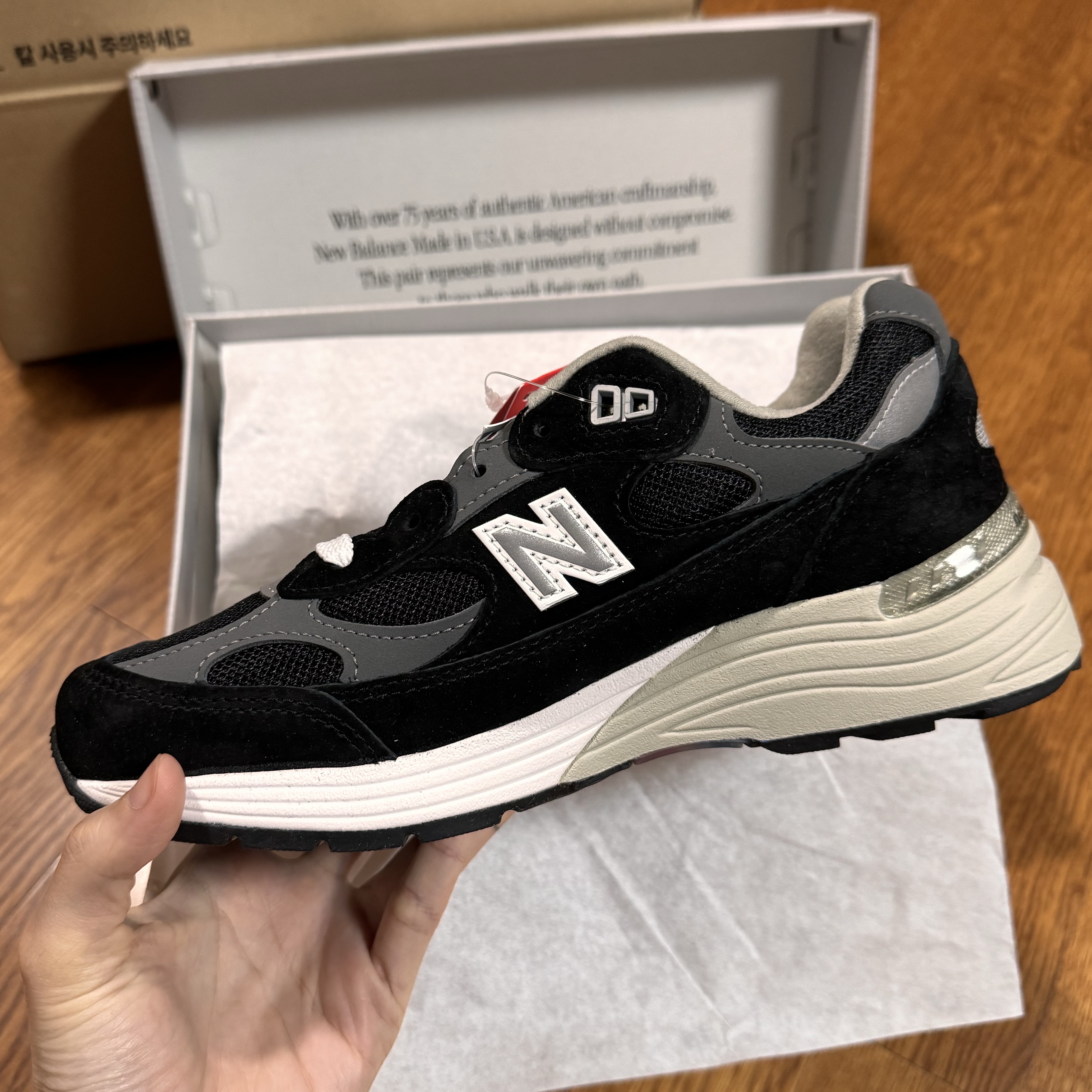 (W) New Balance 993 Made in USA Grey - B Standard, New Balance 992 Made in USA Core Black Grey 착용 스타일 - 2