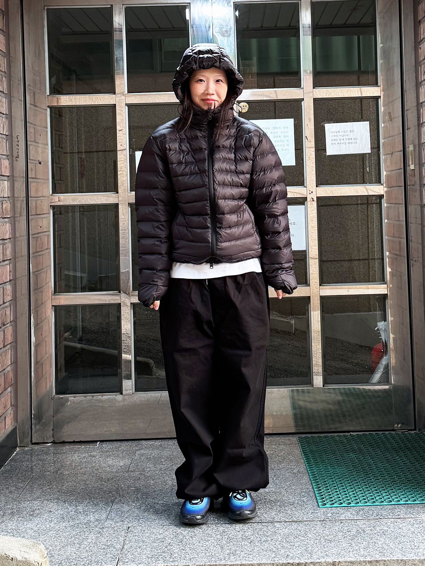 QT8 GARMENTS Duck Down Lightweight Jacket Black 착용 스타일 - 3