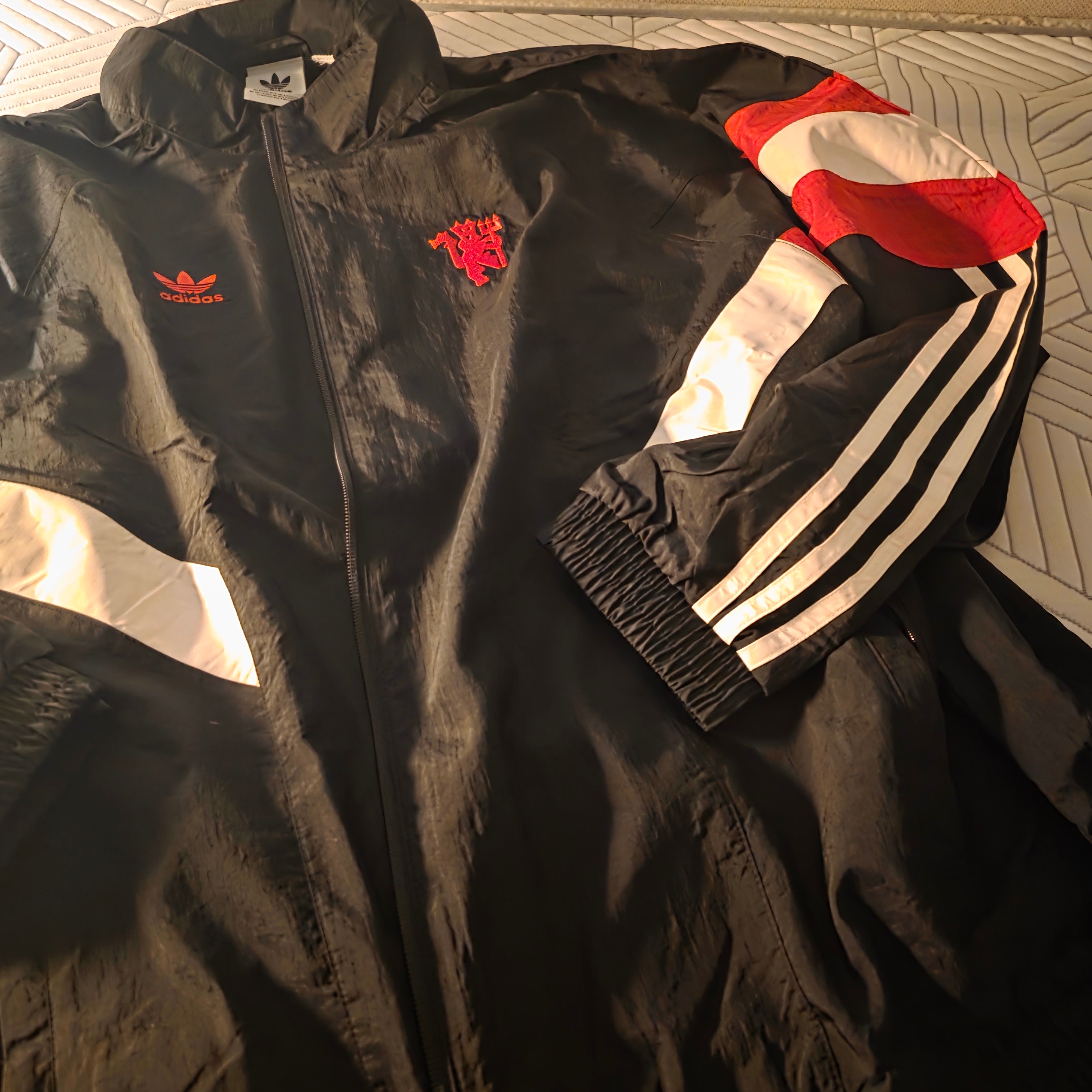 Adidas Manchester United Originals Track Top Black Red - KR Sizing 착용 스타일