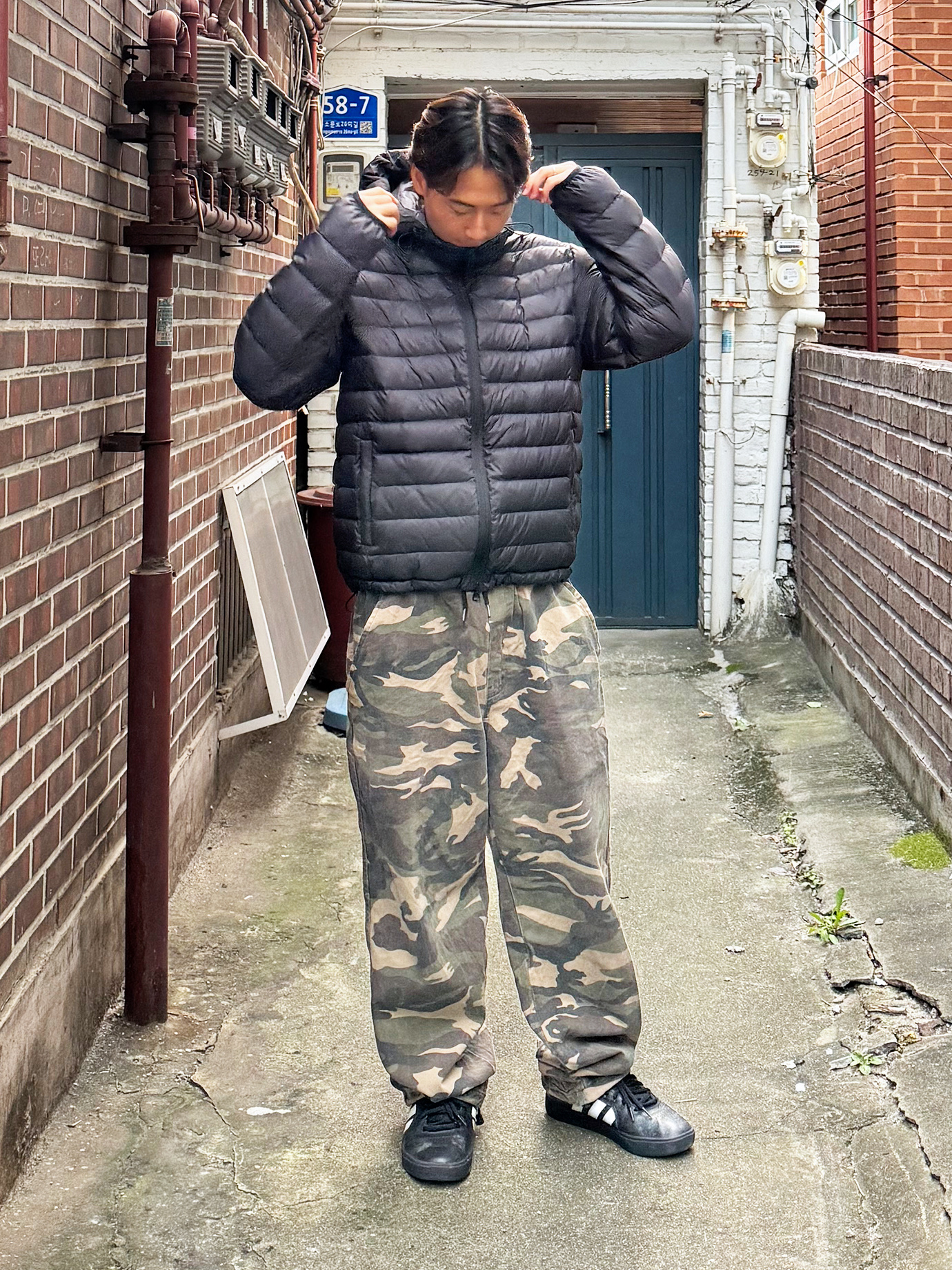 QT8 GARMENTS Duck Down Lightweight Jacket Black 착용 스타일 - 2