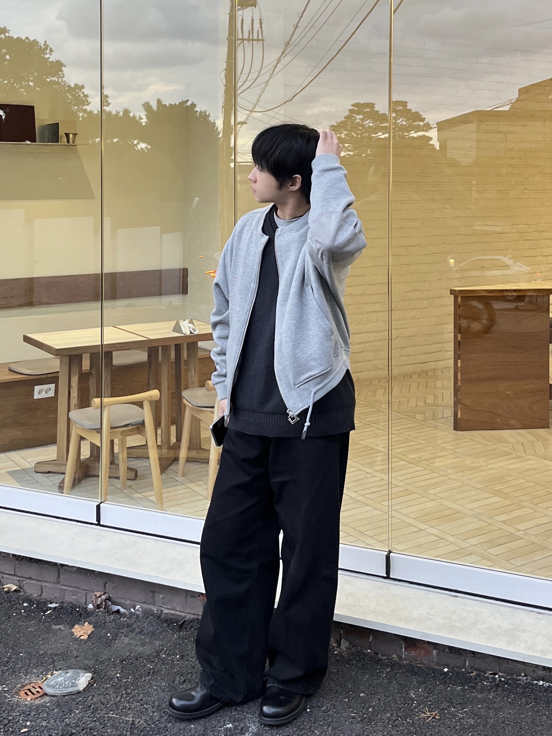 noun Layered V Neck Knit Charcoal 착용 스타일 - 2