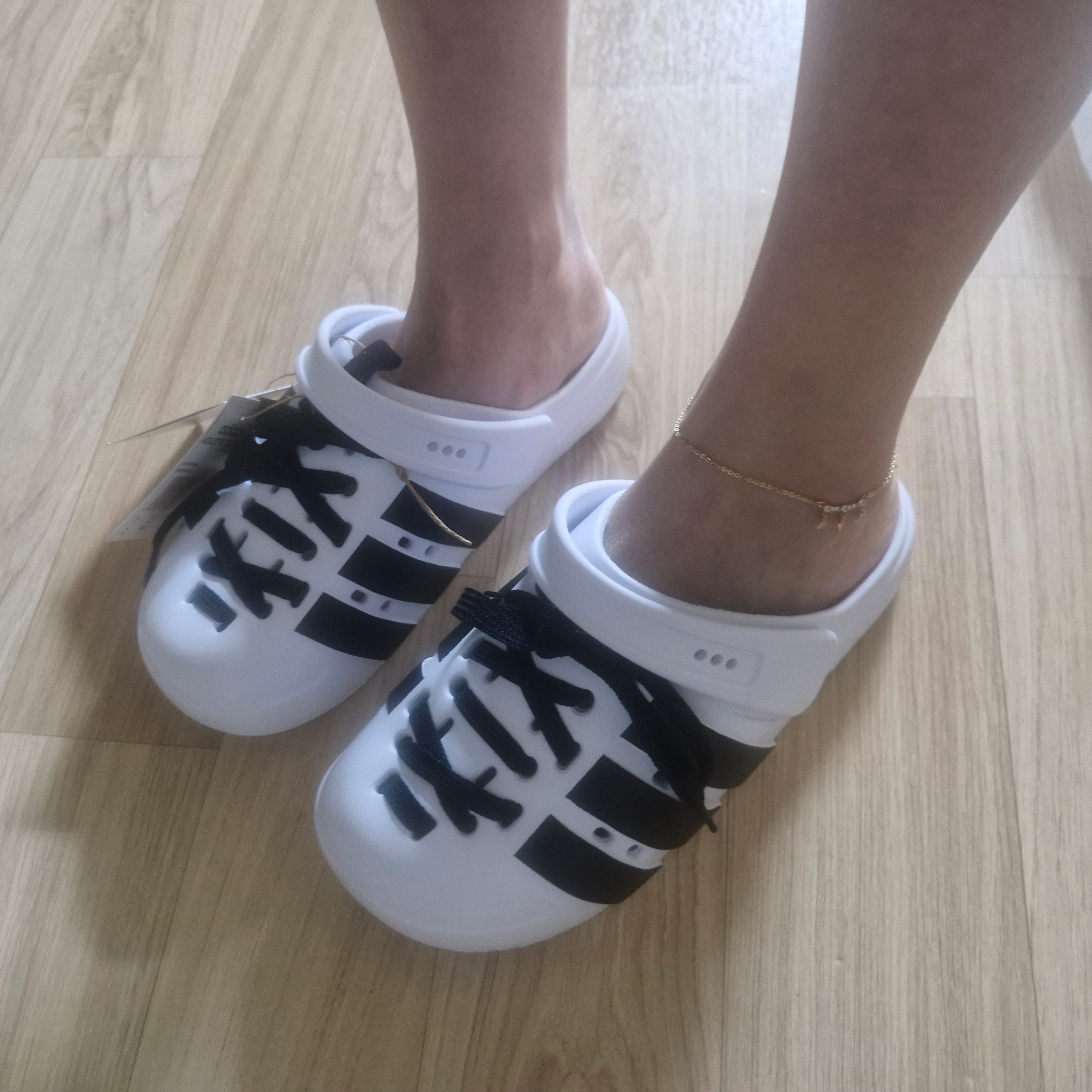 Adidas Sportswear Adilette Clog 2.0 Cloud White Core Black 착용 스타일 - 2