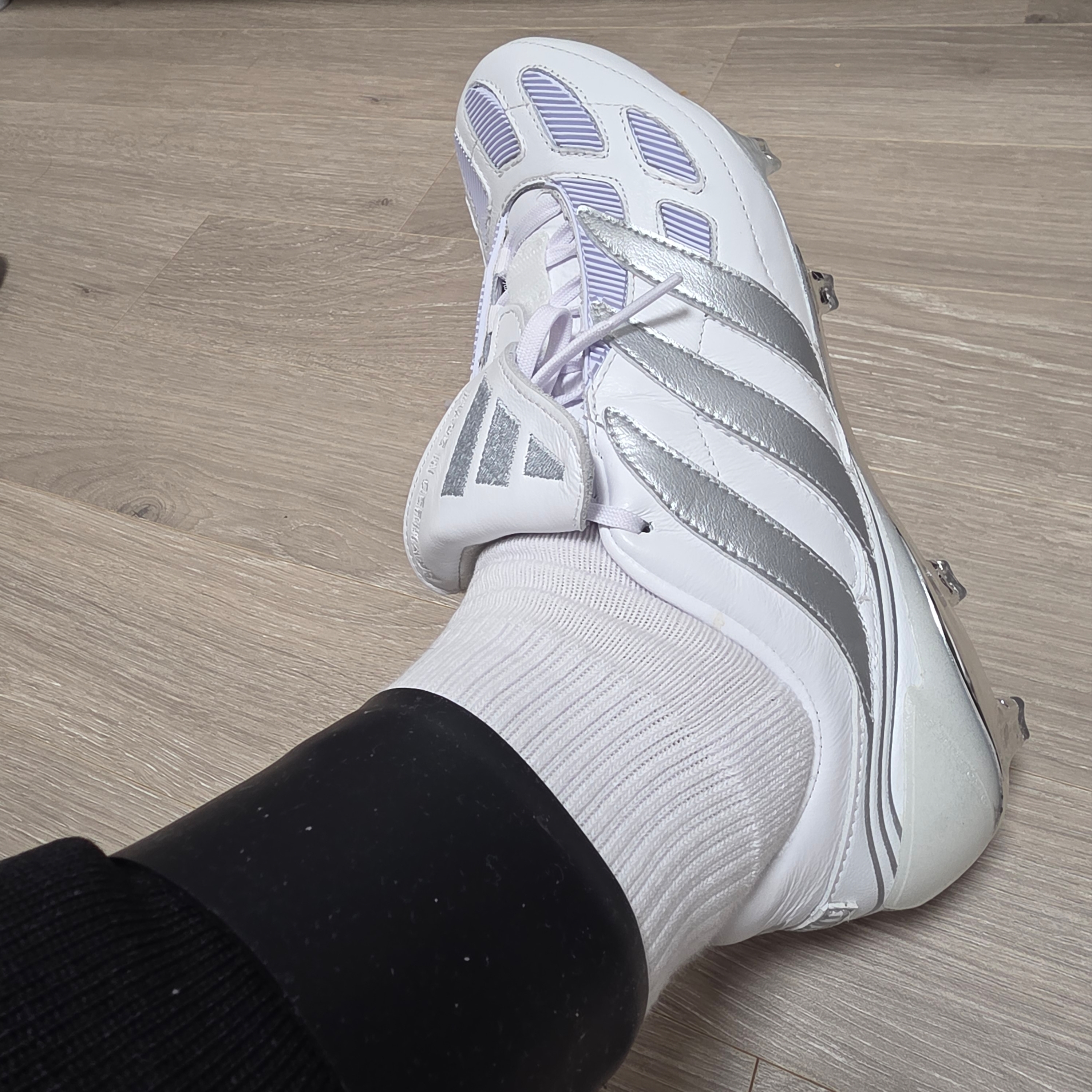 Adidas Predator Precision FG Cloud White Silver Metallic 착용 스타일 - 3