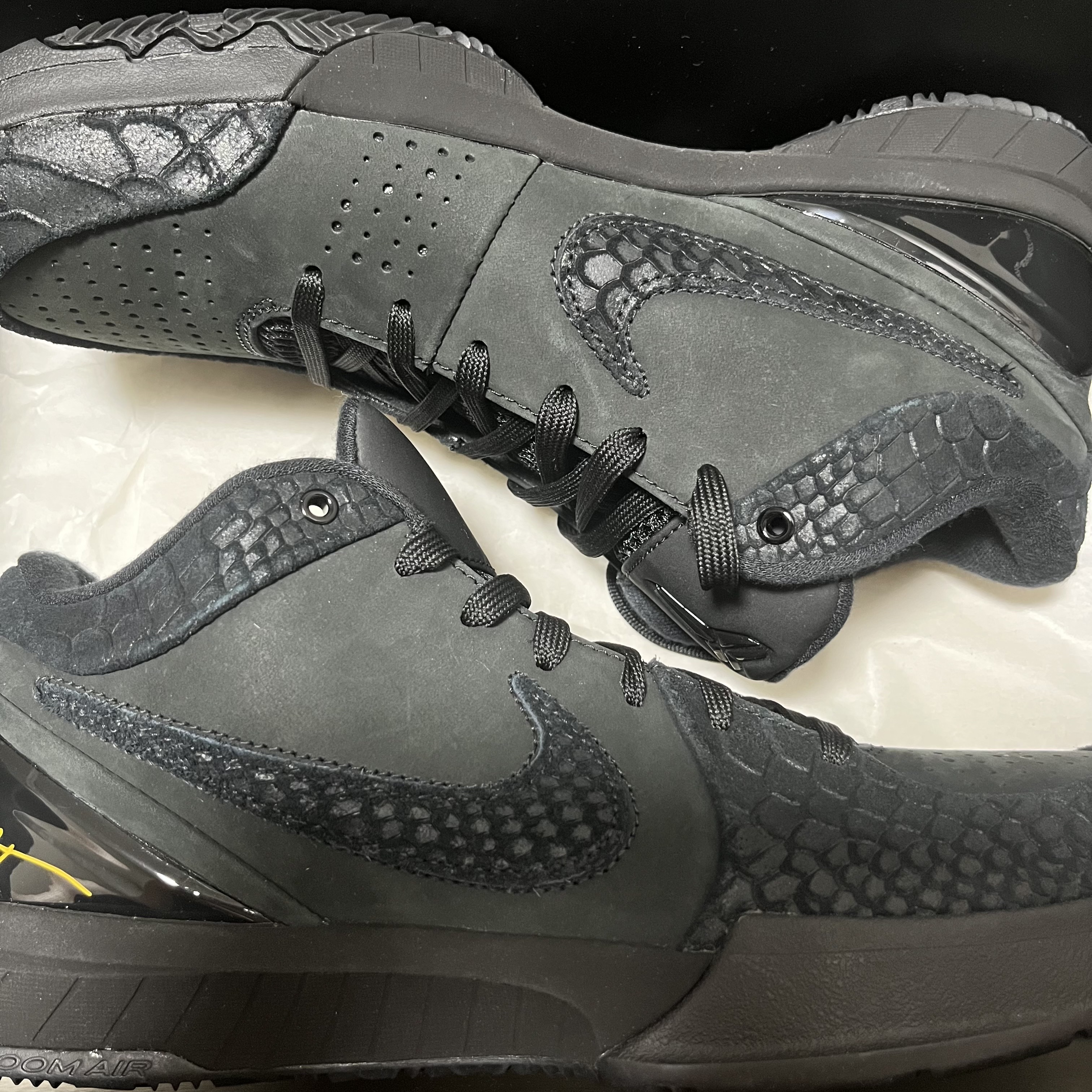 Nike Kobe 4 Protro Black University Gold 착용 스타일