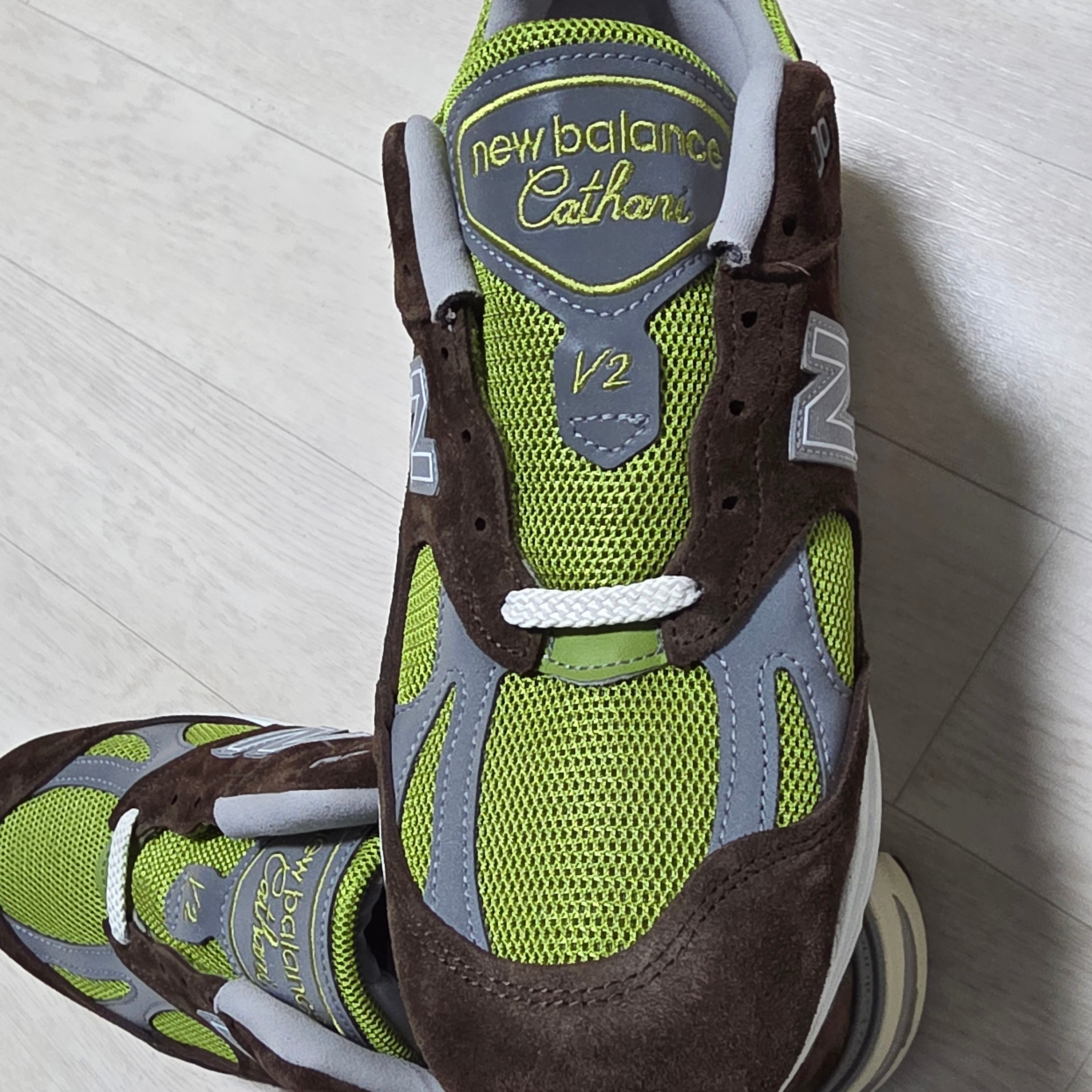 New Balance × Danielle Cathari 991v2 Chocolate Brown Pistachio 착용 스타일 - 2