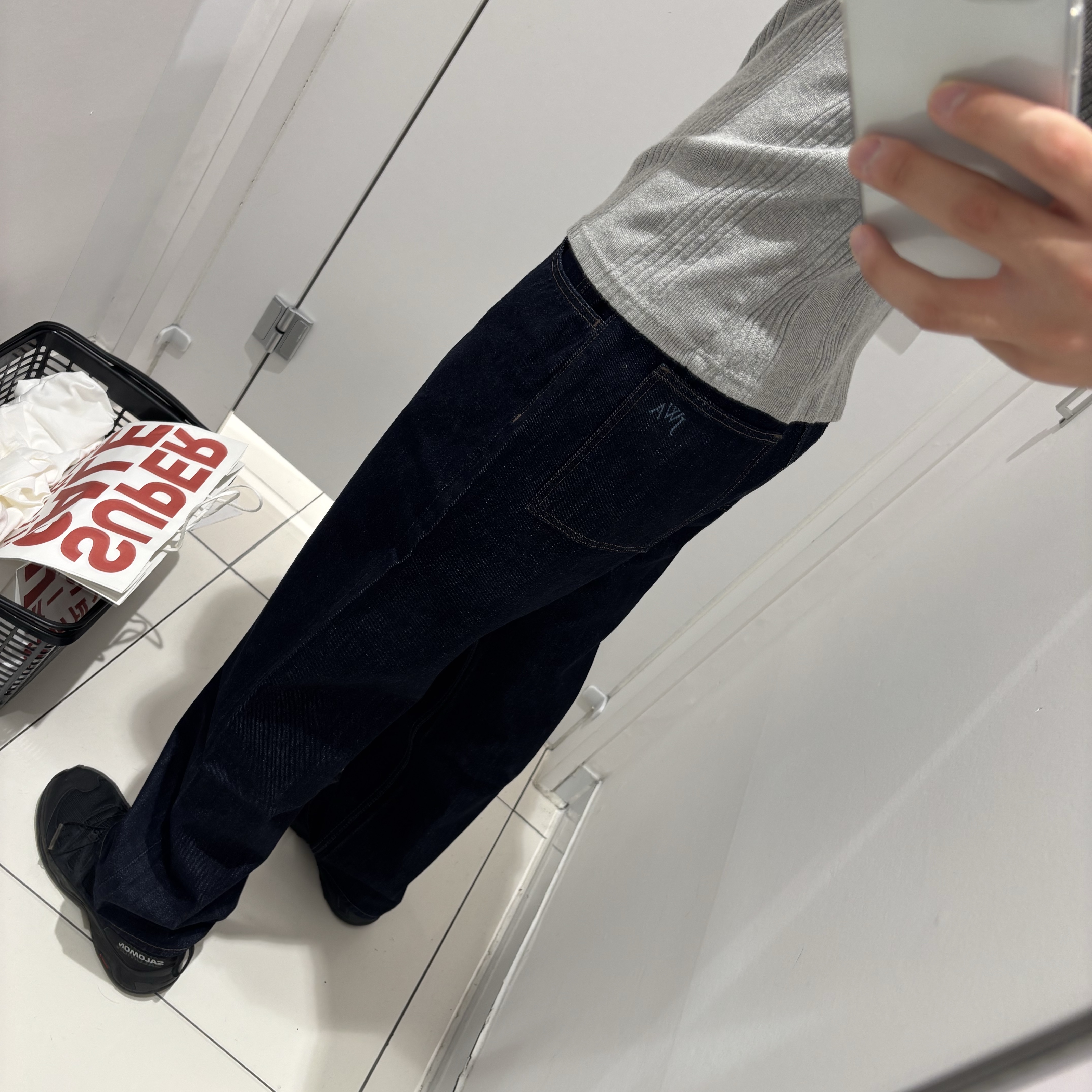 Uniqlo x JW Anderson Straight Jean Blue - KR 착용 스타일