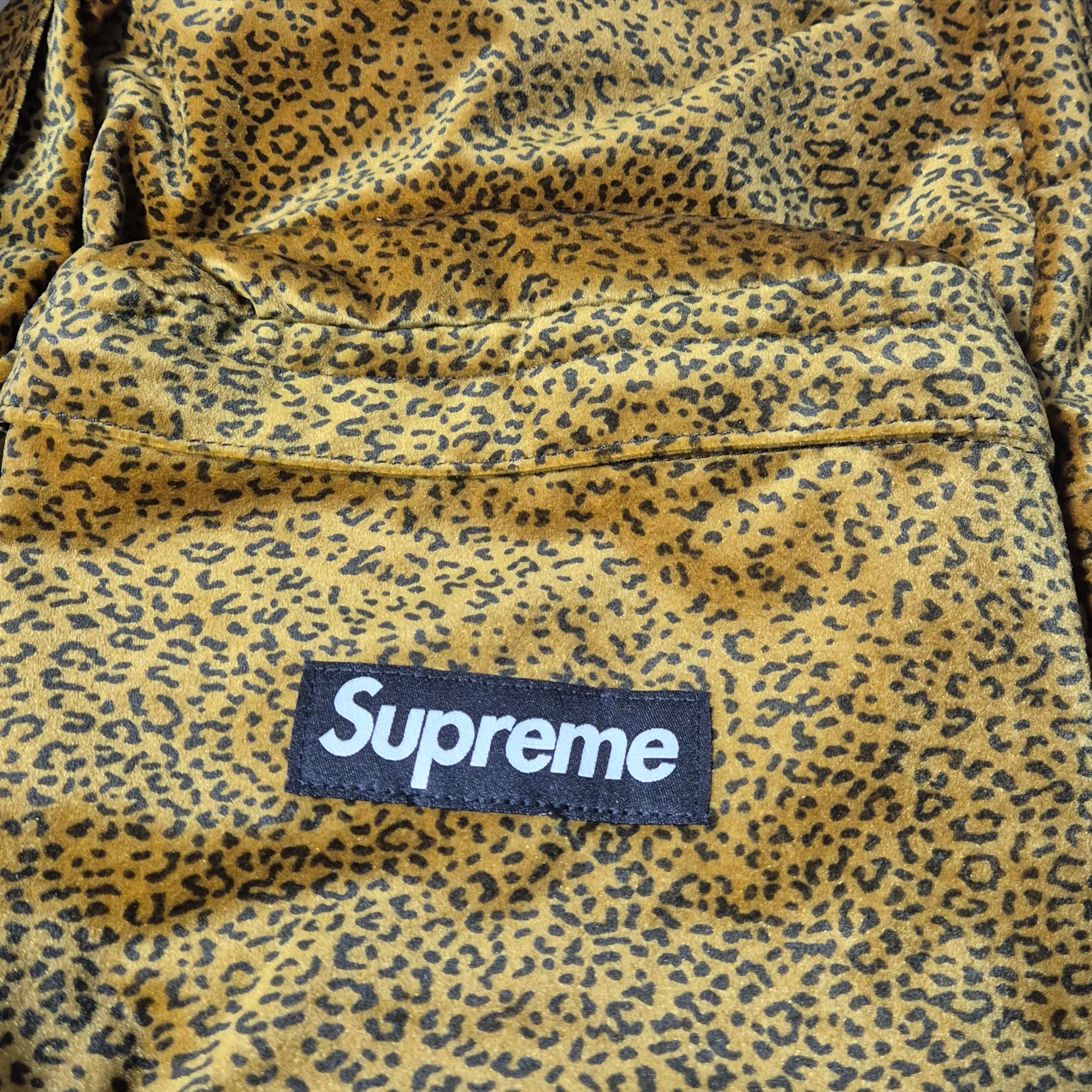 Supreme Velvet Backpack Tan Leopard - 25FW 착용 스타일 - 1