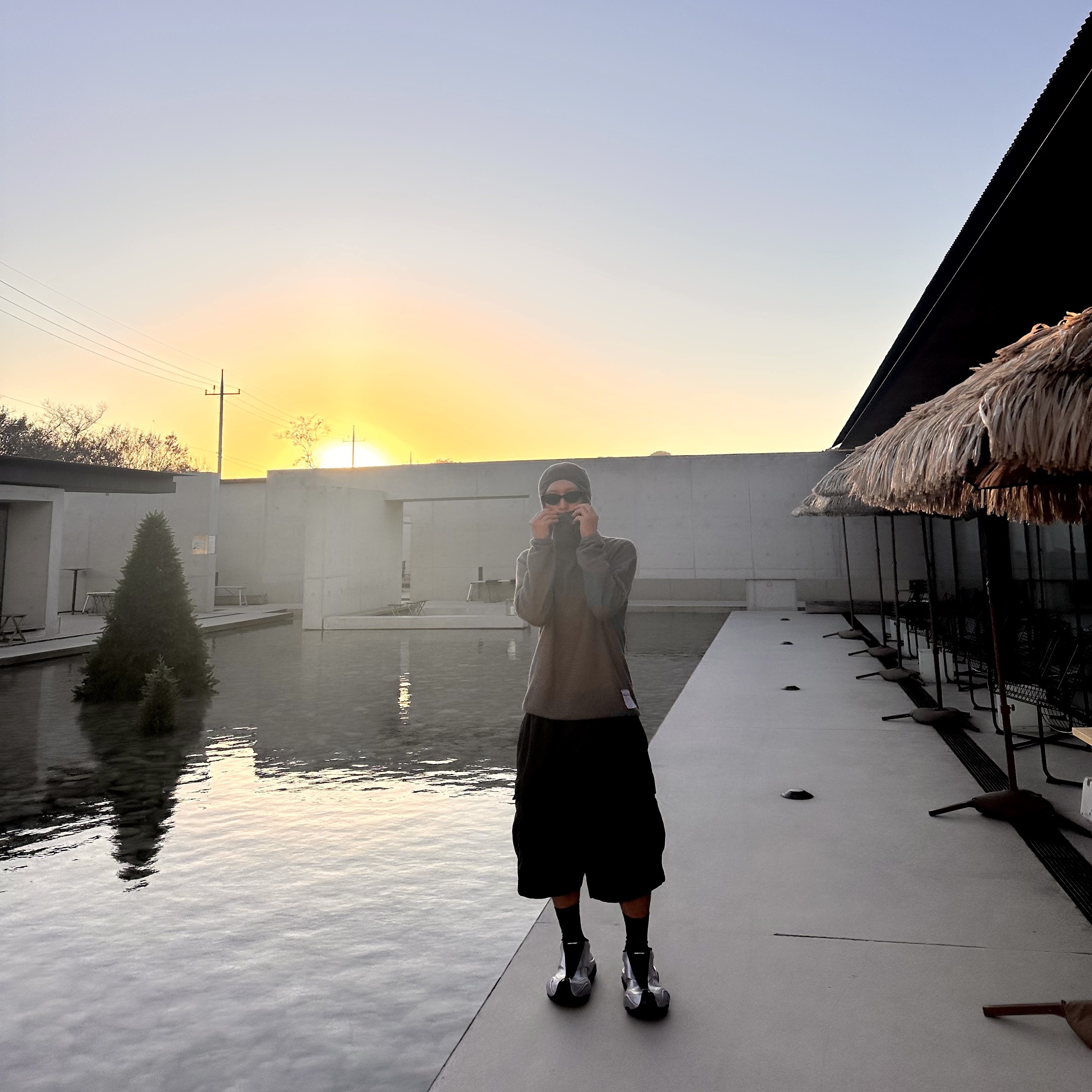 Satisfy Fuzzfleece AD Light Hoodie Falcon, Balenciaga Basketball Sneakers Silver Black 착용 스타일 - 4